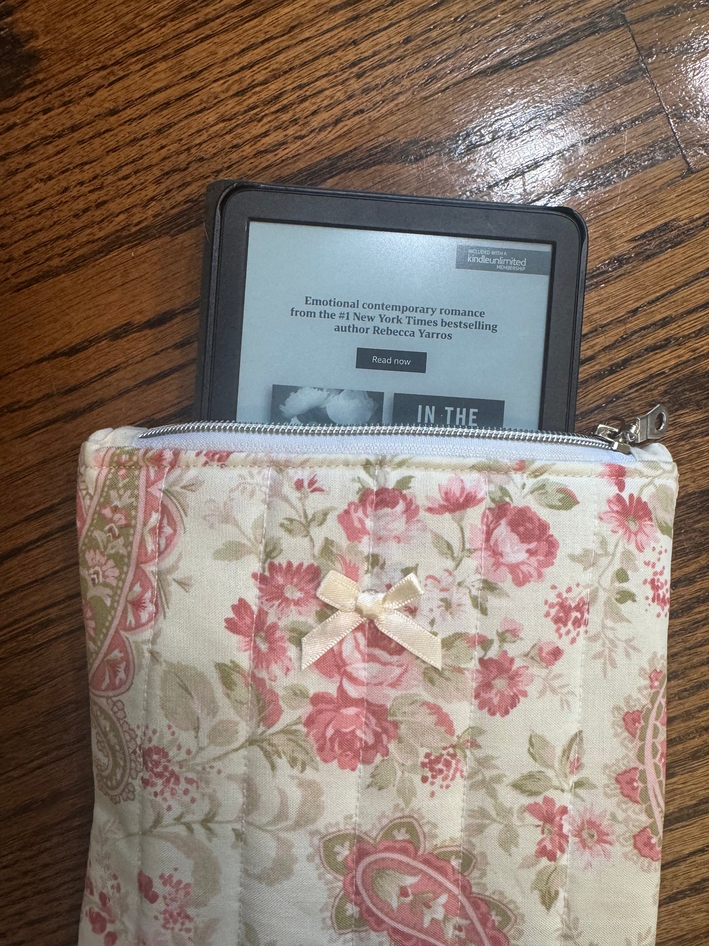 Mustard Botanical Berry Vine E-Reader Case | E-Reader Cover | E-Reader Pouch | Handmade Kindle Sleeve | Padded E-Reader Case | 8x10 Cotton Kindle Pouch | Paperwhite Sleeve | Book Lover Gift | Tablet Sleeve | Zippered E-Reader Cover