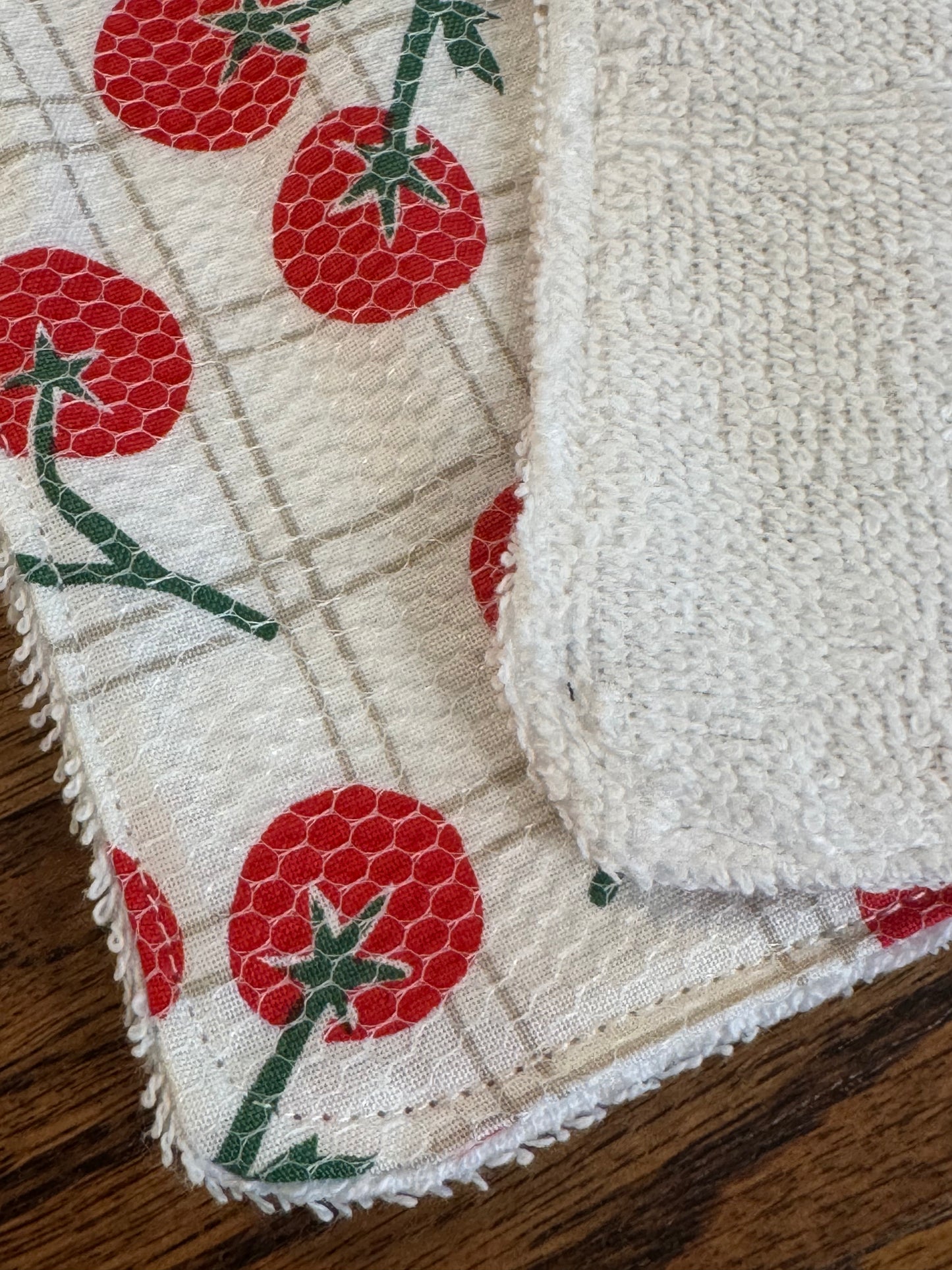 Tomatoes On the Vine | Reusable Dual-Sided Dish Scrubber Set | 2-Pack Cotton & Terry Dish Cloths with Scrubbing Mesh | Eco-Friendly Kitchen Cleaning Cloths