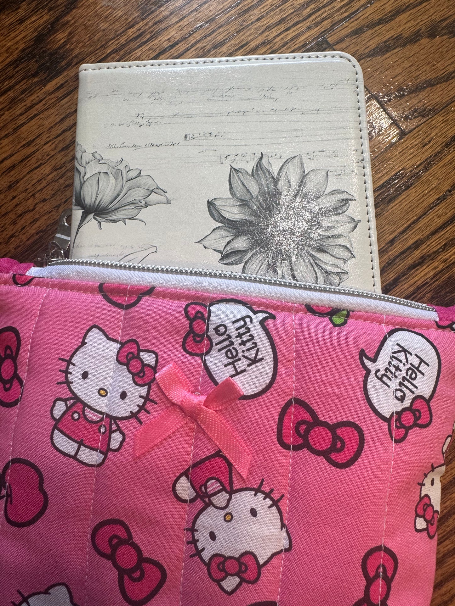 Kitty E-Reader Pouch | Handmade Kindle Sleeve | Padded E-Reader Case | 8x10 Cotton Kindle Pouch | Paperwhite Sleeve | Book Lover Gift | Tablet Sleeve | Zippered E-Reader Cover