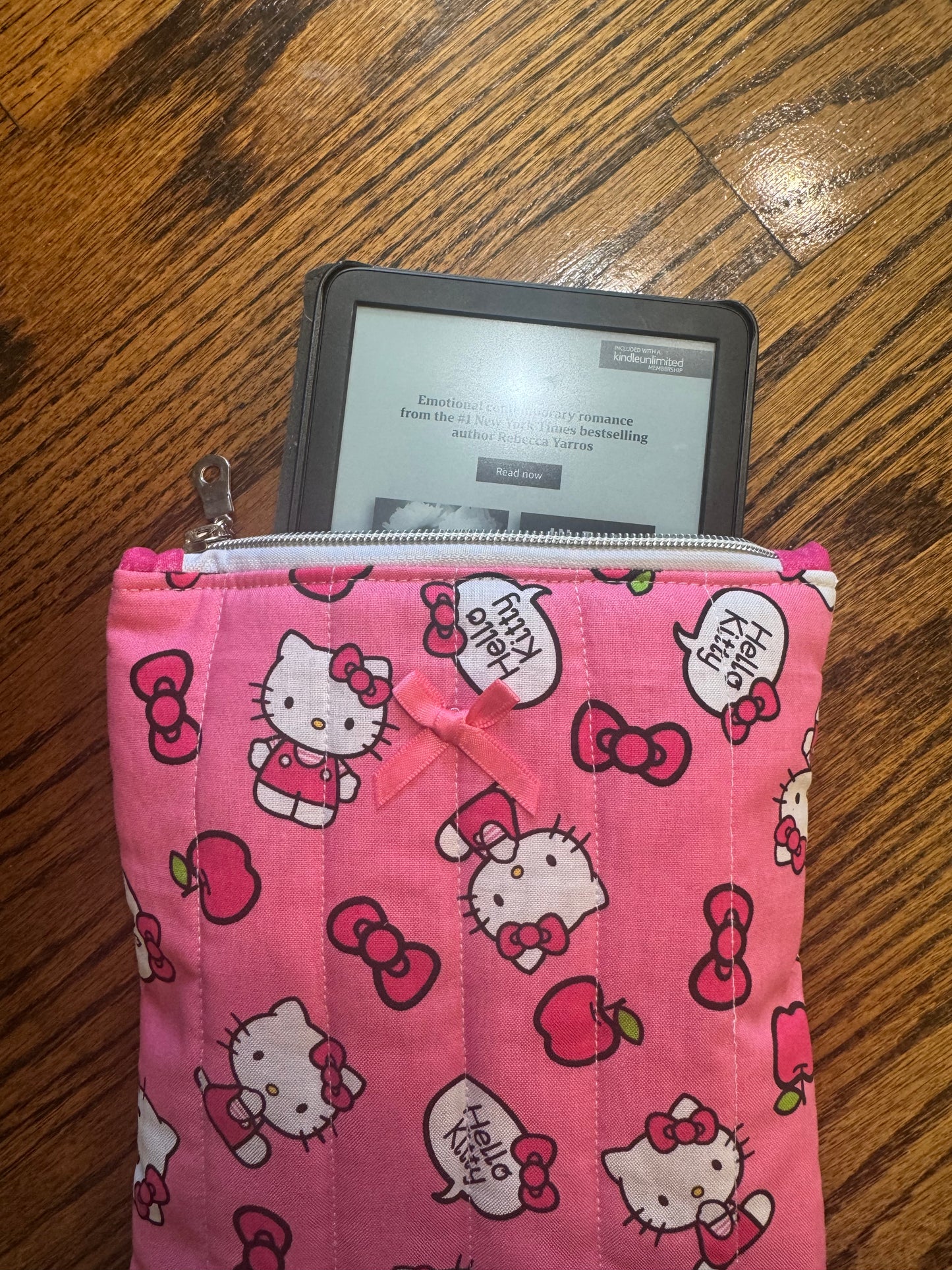 Kitty E-Reader Pouch | Handmade Kindle Sleeve | Padded E-Reader Case | 8x10 Cotton Kindle Pouch | Paperwhite Sleeve | Book Lover Gift | Tablet Sleeve | Zippered E-Reader Cover