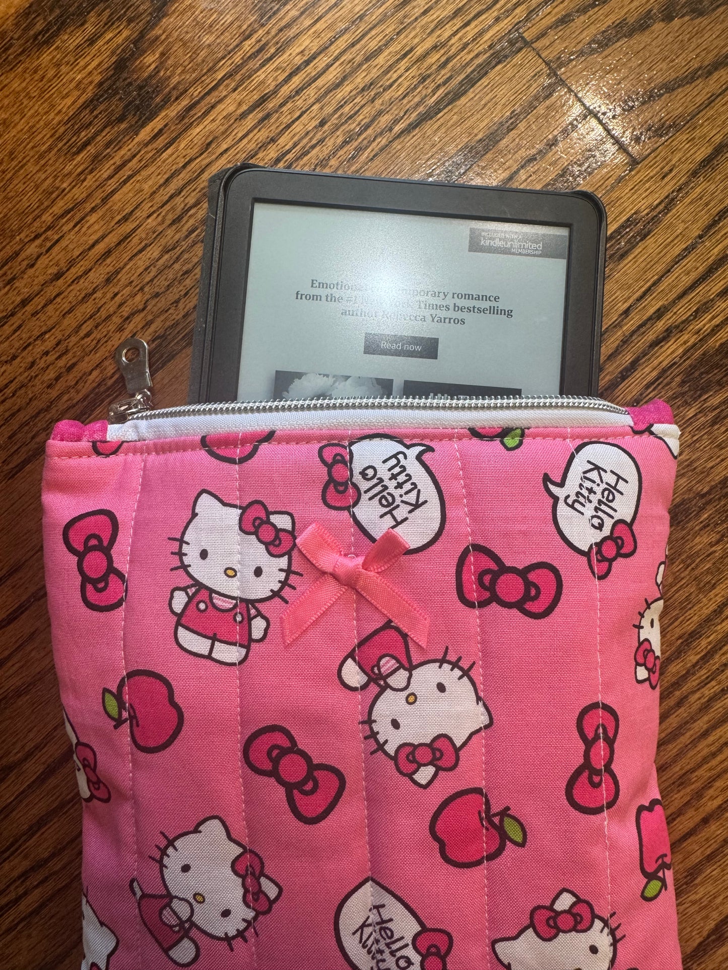 Kitty E-Reader Pouch | Handmade Kindle Sleeve | Padded E-Reader Case | 8x10 Cotton Kindle Pouch | Paperwhite Sleeve | Book Lover Gift | Tablet Sleeve | Zippered E-Reader Cover
