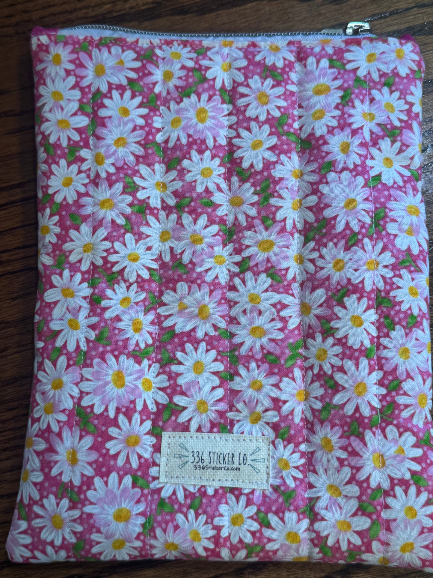 Daisy E-Reader Case | E-Reader Cover | E-Reader Pouch | Handmade Kindle Sleeve | Padded E-Reader Case | 8x10 Cotton Kindle Pouch | Paperwhite Sleeve | Book Lover Gift | Tablet Sleeve | Zippered E-Reader Cover