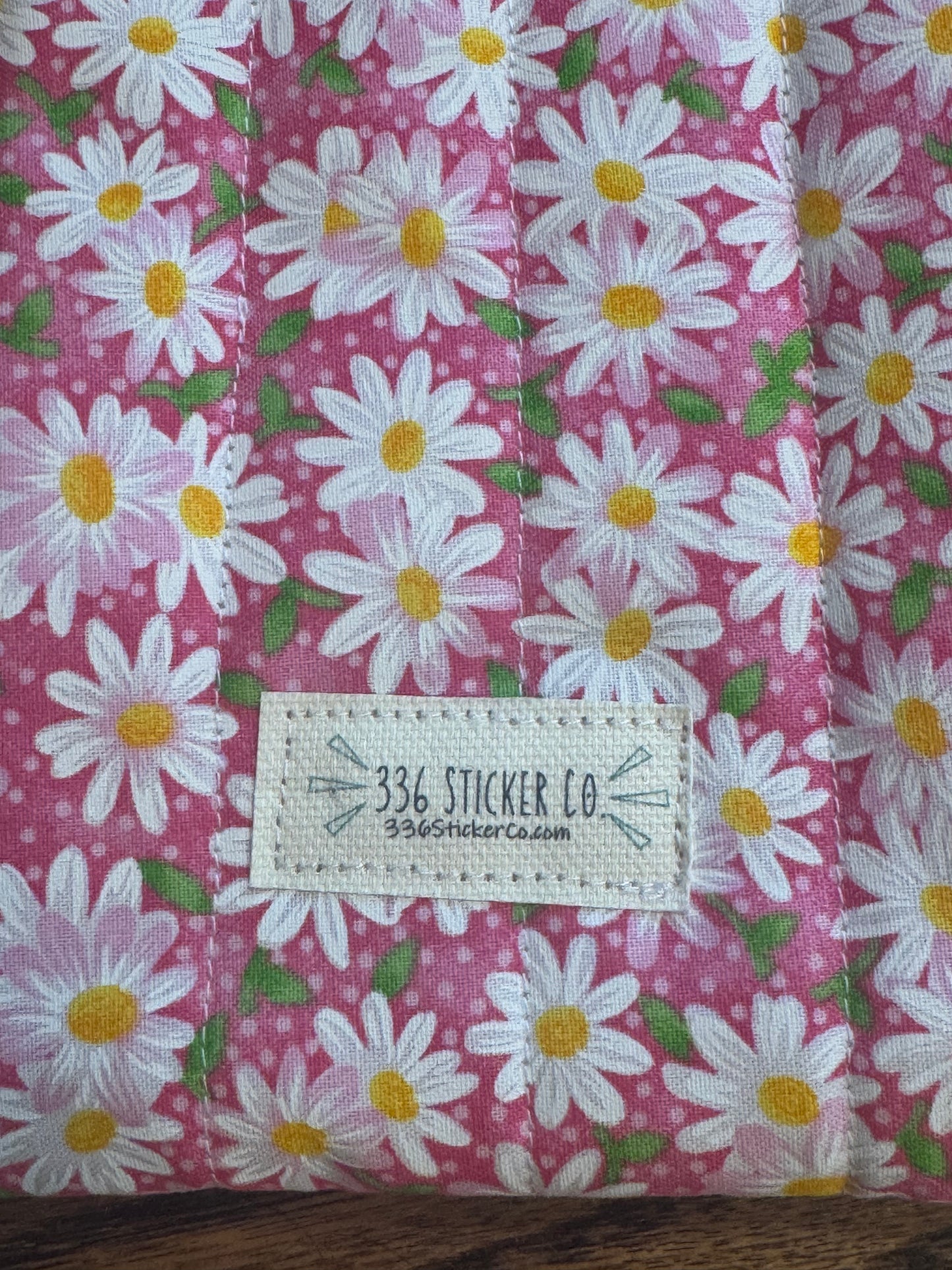 Daisy E-Reader Case | E-Reader Cover | E-Reader Pouch | Handmade Kindle Sleeve | Padded E-Reader Case | 8x10 Cotton Kindle Pouch | Paperwhite Sleeve | Book Lover Gift | Tablet Sleeve | Zippered E-Reader Cover