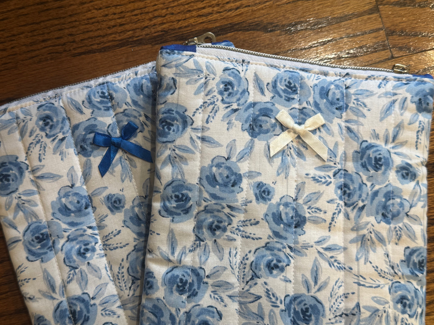 Blue Flowers E-Reader Case | E-Reader Cover | E-Reader Pouch | Handmade Kindle Sleeve | Padded E-Reader Case | 8x10 Cotton Kindle Pouch | Paperwhite Sleeve | Book Lover Gift | Tablet Sleeve | Zippered E-Reader Cover