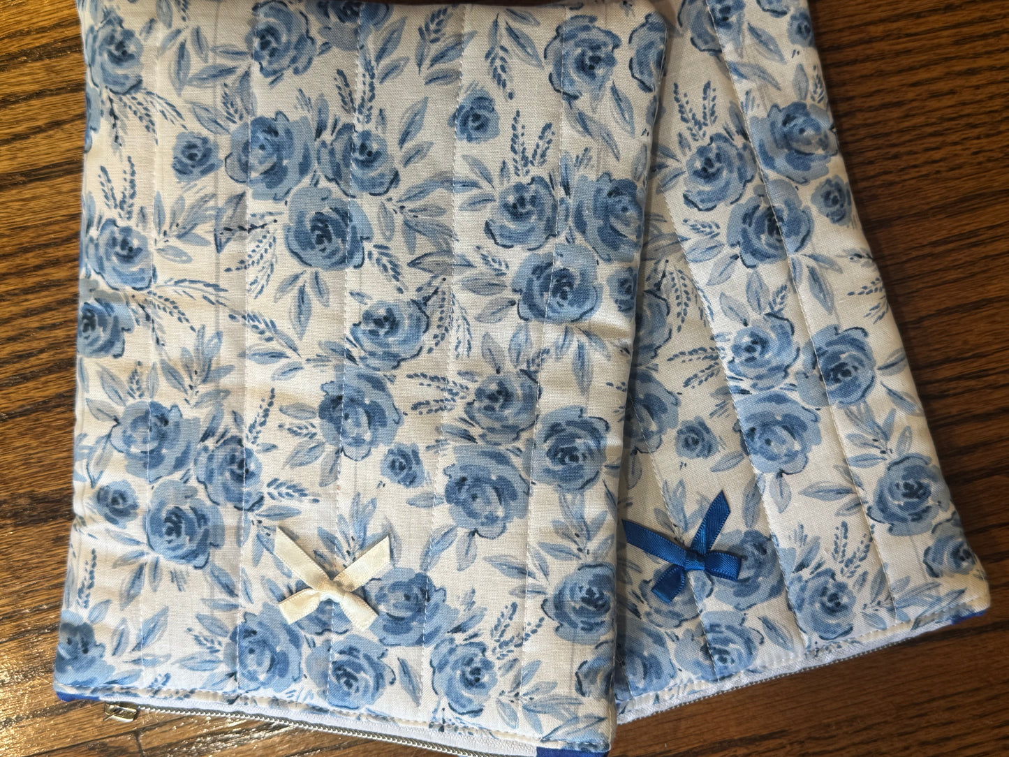 Blue Flowers E-Reader Case | E-Reader Cover | E-Reader Pouch | Handmade Kindle Sleeve | Padded E-Reader Case | 8x10 Cotton Kindle Pouch | Paperwhite Sleeve | Book Lover Gift | Tablet Sleeve | Zippered E-Reader Cover