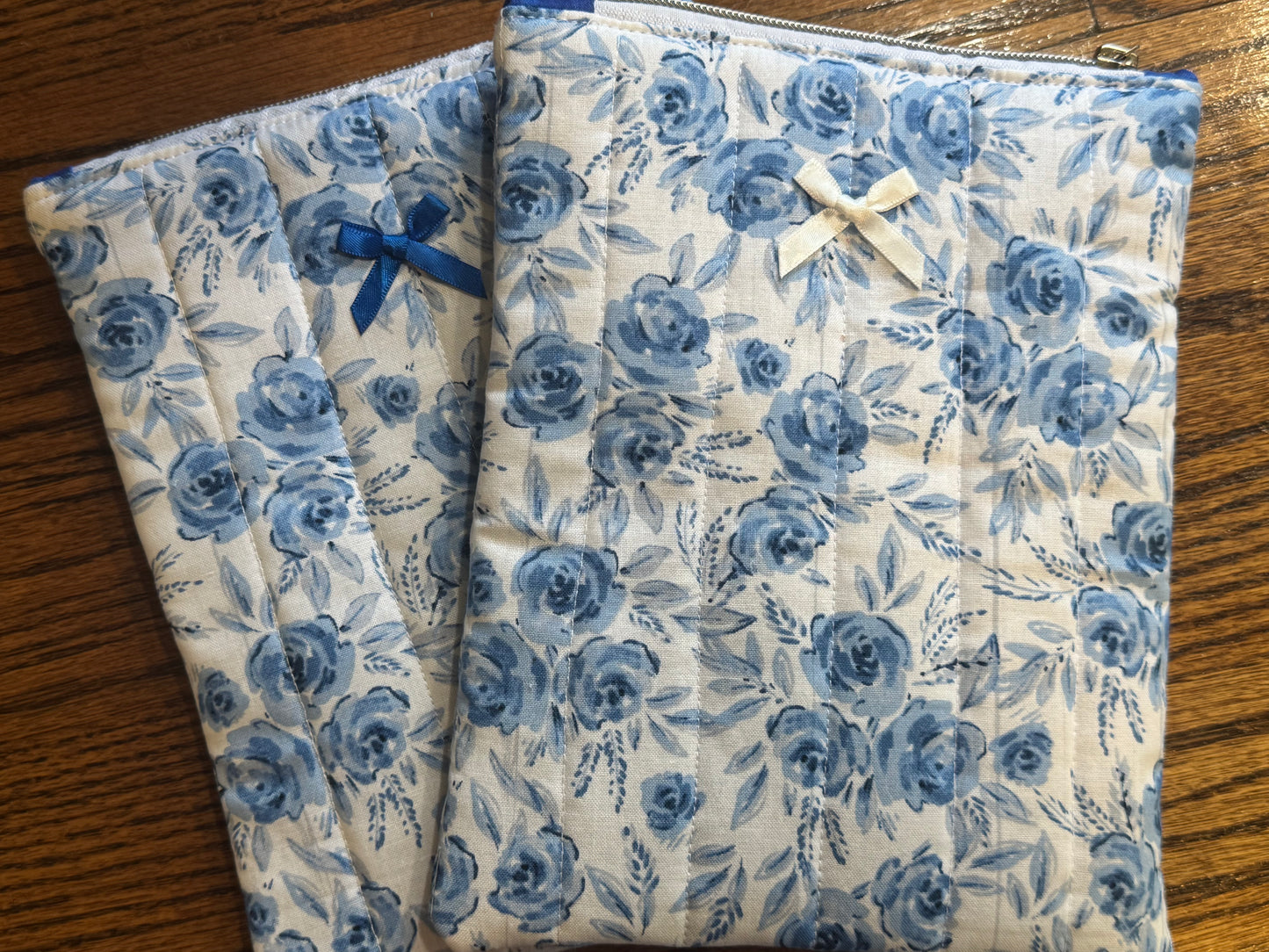 Blue Flowers E-Reader Case | E-Reader Cover | E-Reader Pouch | Handmade Kindle Sleeve | Padded E-Reader Case | 8x10 Cotton Kindle Pouch | Paperwhite Sleeve | Book Lover Gift | Tablet Sleeve | Zippered E-Reader Cover