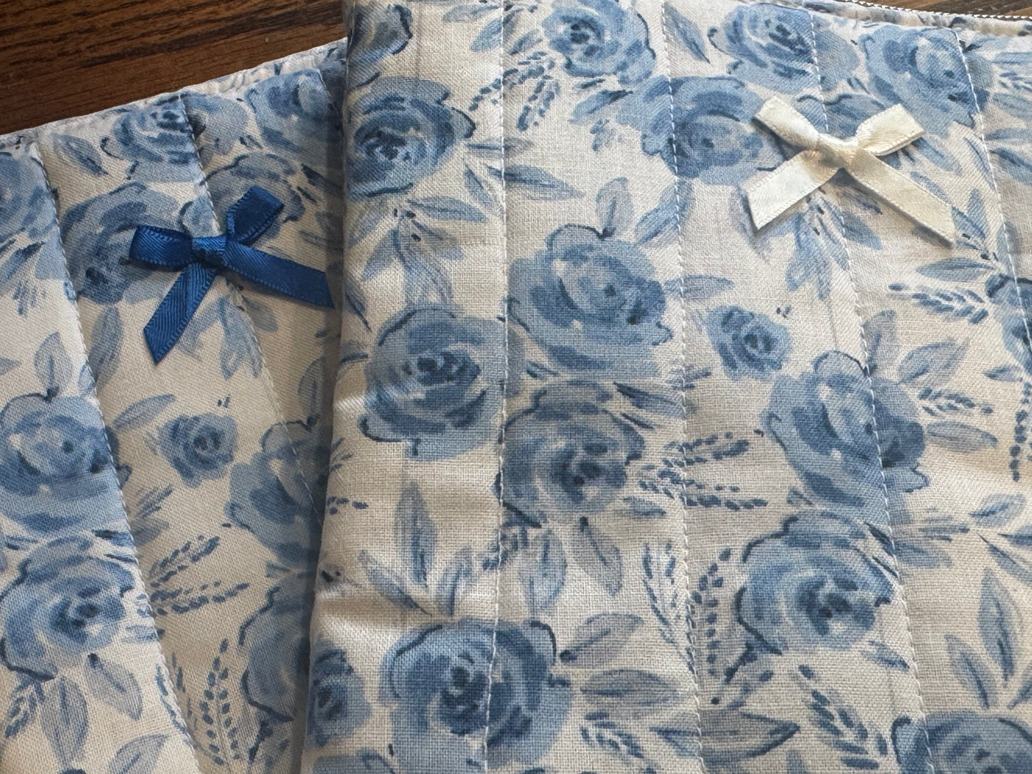 Blue Flowers E-Reader Case | E-Reader Cover | E-Reader Pouch | Handmade Kindle Sleeve | Padded E-Reader Case | 8x10 Cotton Kindle Pouch | Paperwhite Sleeve | Book Lover Gift | Tablet Sleeve | Zippered E-Reader Cover