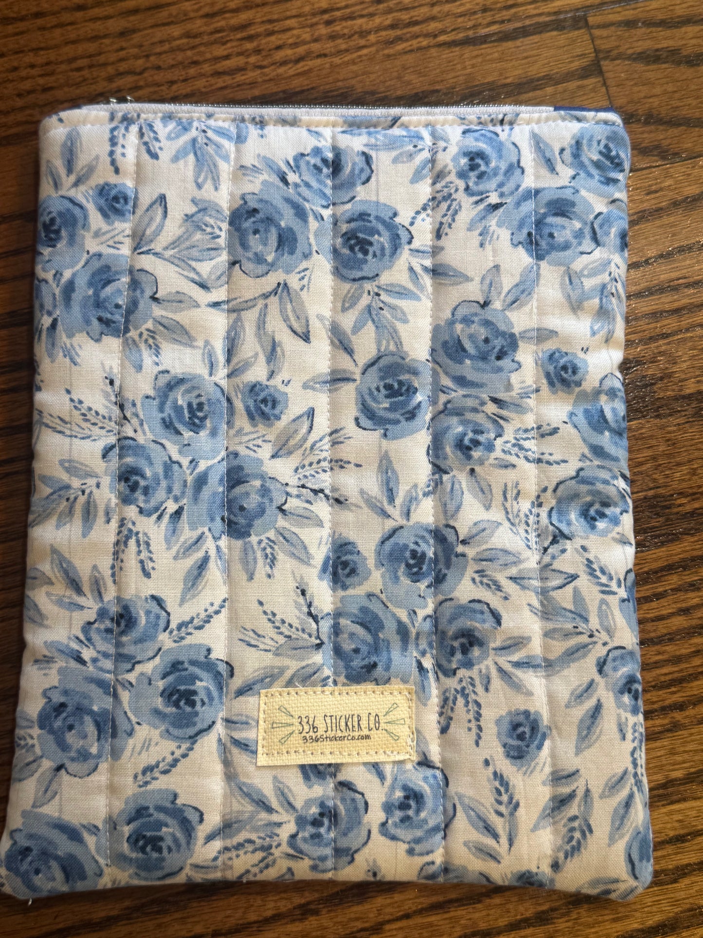 Blue Flowers E-Reader Case | E-Reader Cover | E-Reader Pouch | Handmade Kindle Sleeve | Padded E-Reader Case | 8x10 Cotton Kindle Pouch | Paperwhite Sleeve | Book Lover Gift | Tablet Sleeve | Zippered E-Reader Cover