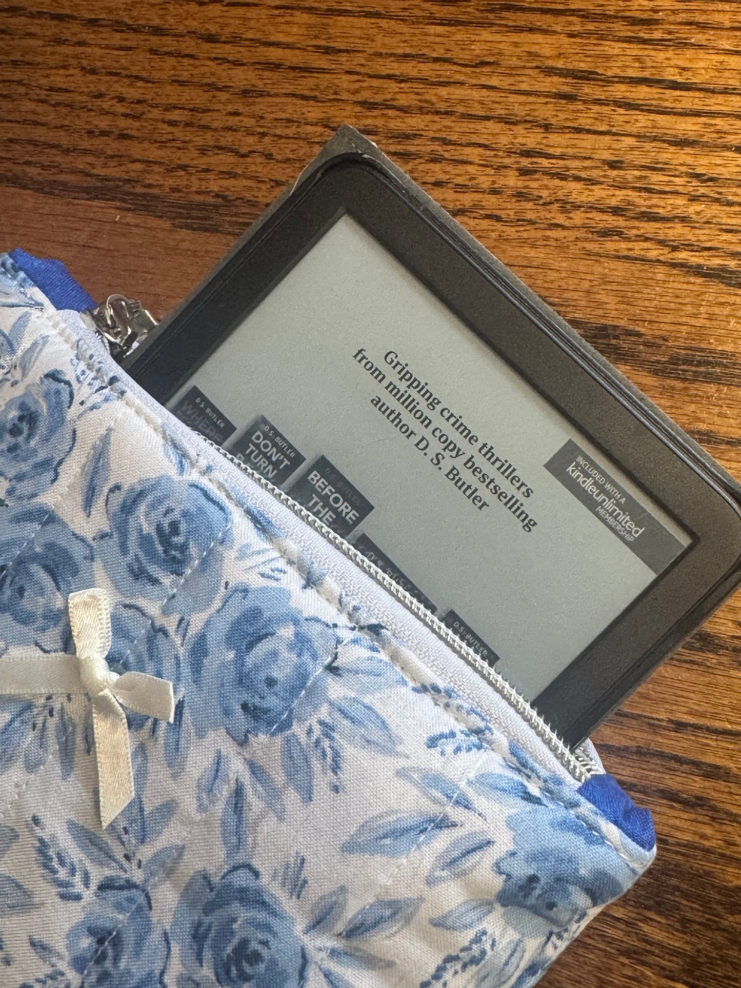 Blue Flowers E-Reader Case | E-Reader Cover | E-Reader Pouch | Handmade Kindle Sleeve | Padded E-Reader Case | 8x10 Cotton Kindle Pouch | Paperwhite Sleeve | Book Lover Gift | Tablet Sleeve | Zippered E-Reader Cover