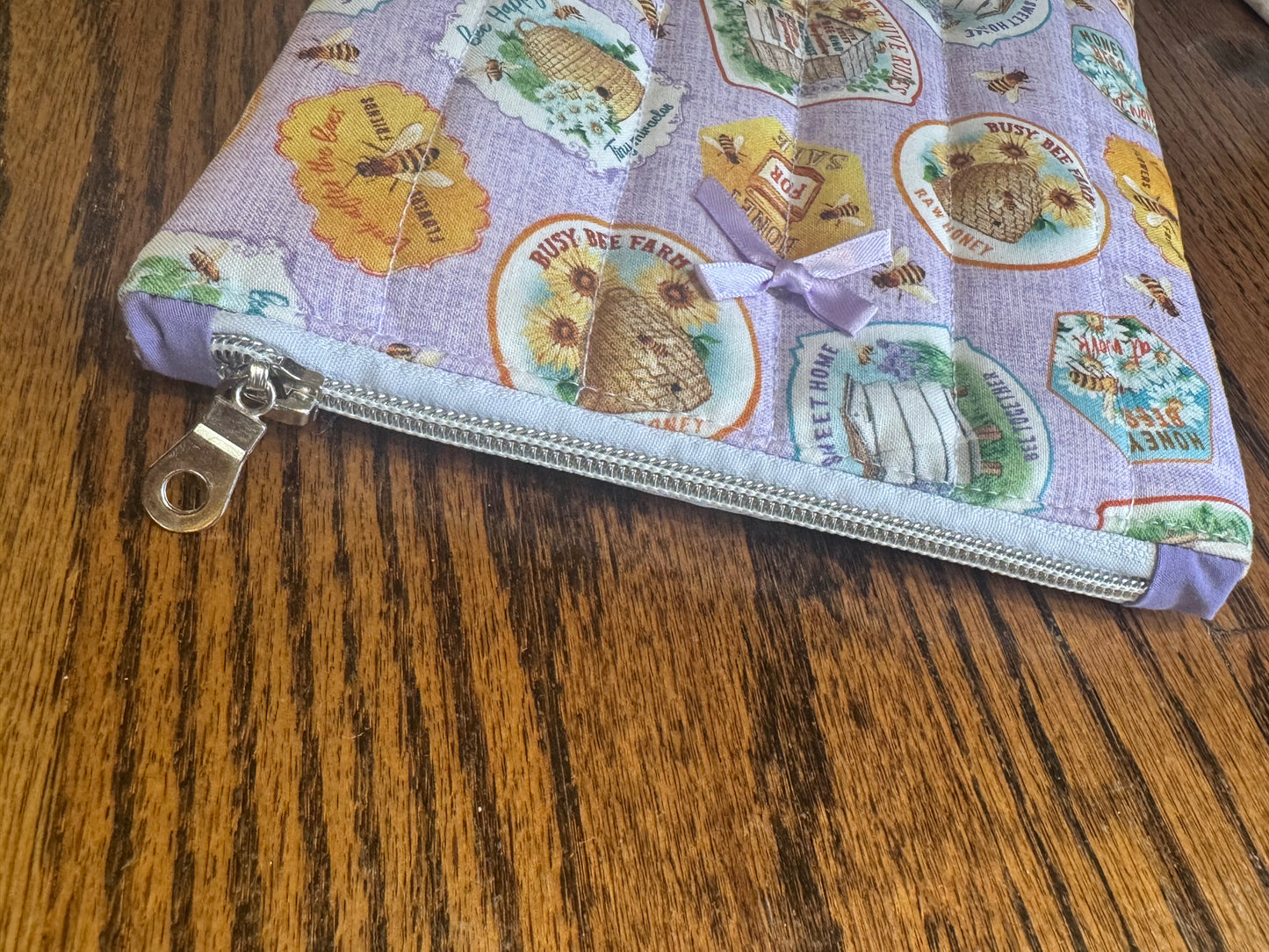 Honey Bee | E-Reader Pouch | Handmade Kindle Sleeve | Padded E-Reader Case | 8x10 Cotton Kindle Pouch | Paperwhite Sleeve | Book Lover Gift | Tablet Sleeve | Zippered E-Reader Cover