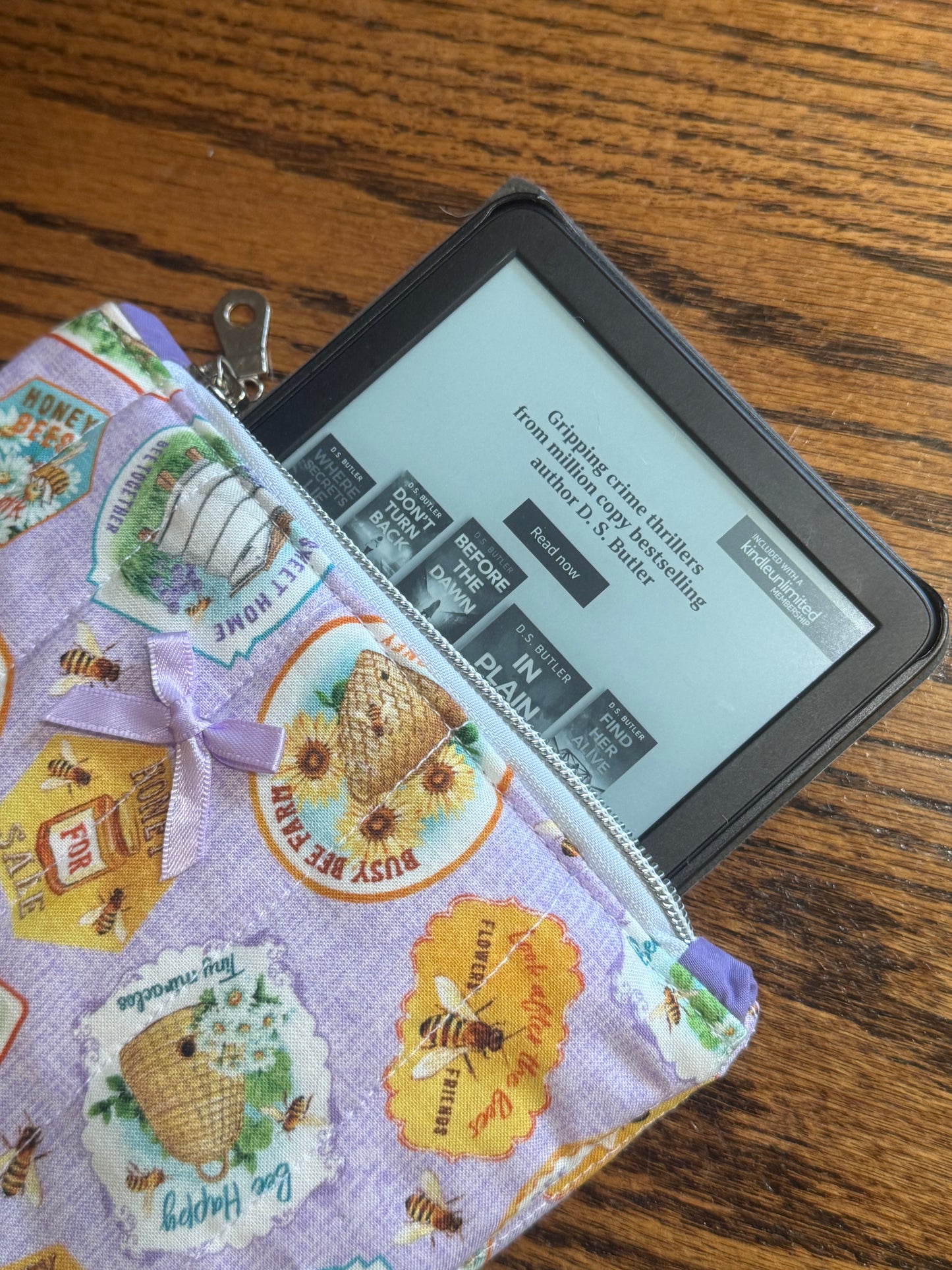 Honey Bee | E-Reader Pouch | Handmade Kindle Sleeve | Padded E-Reader Case | 8x10 Cotton Kindle Pouch | Paperwhite Sleeve | Book Lover Gift | Tablet Sleeve | Zippered E-Reader Cover