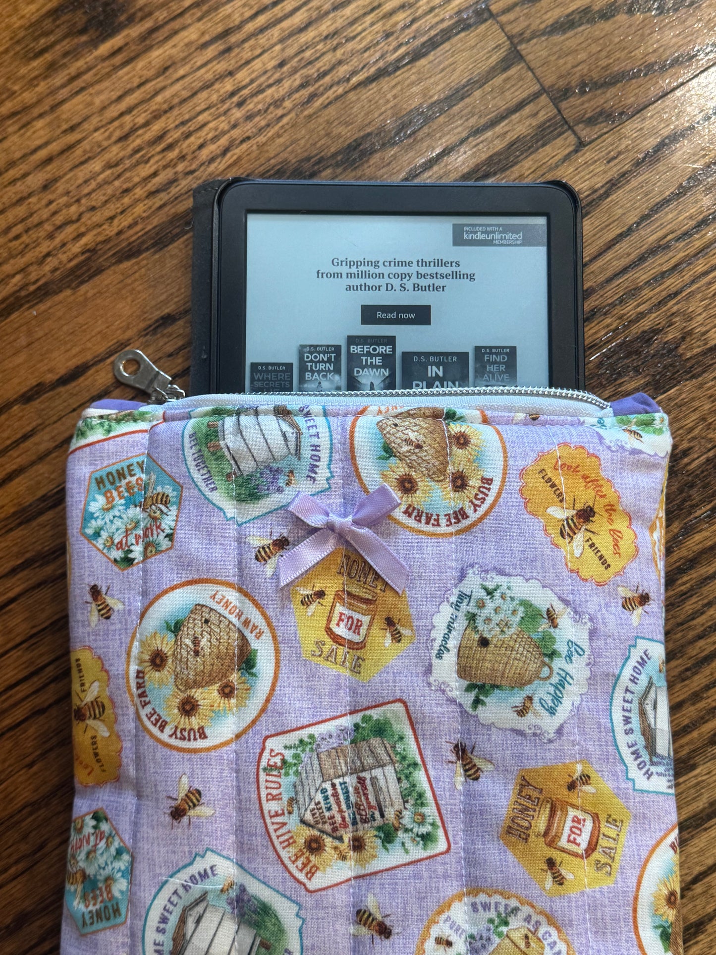 Honey Bee | E-Reader Pouch | Handmade Kindle Sleeve | Padded E-Reader Case | 8x10 Cotton Kindle Pouch | Paperwhite Sleeve | Book Lover Gift | Tablet Sleeve | Zippered E-Reader Cover