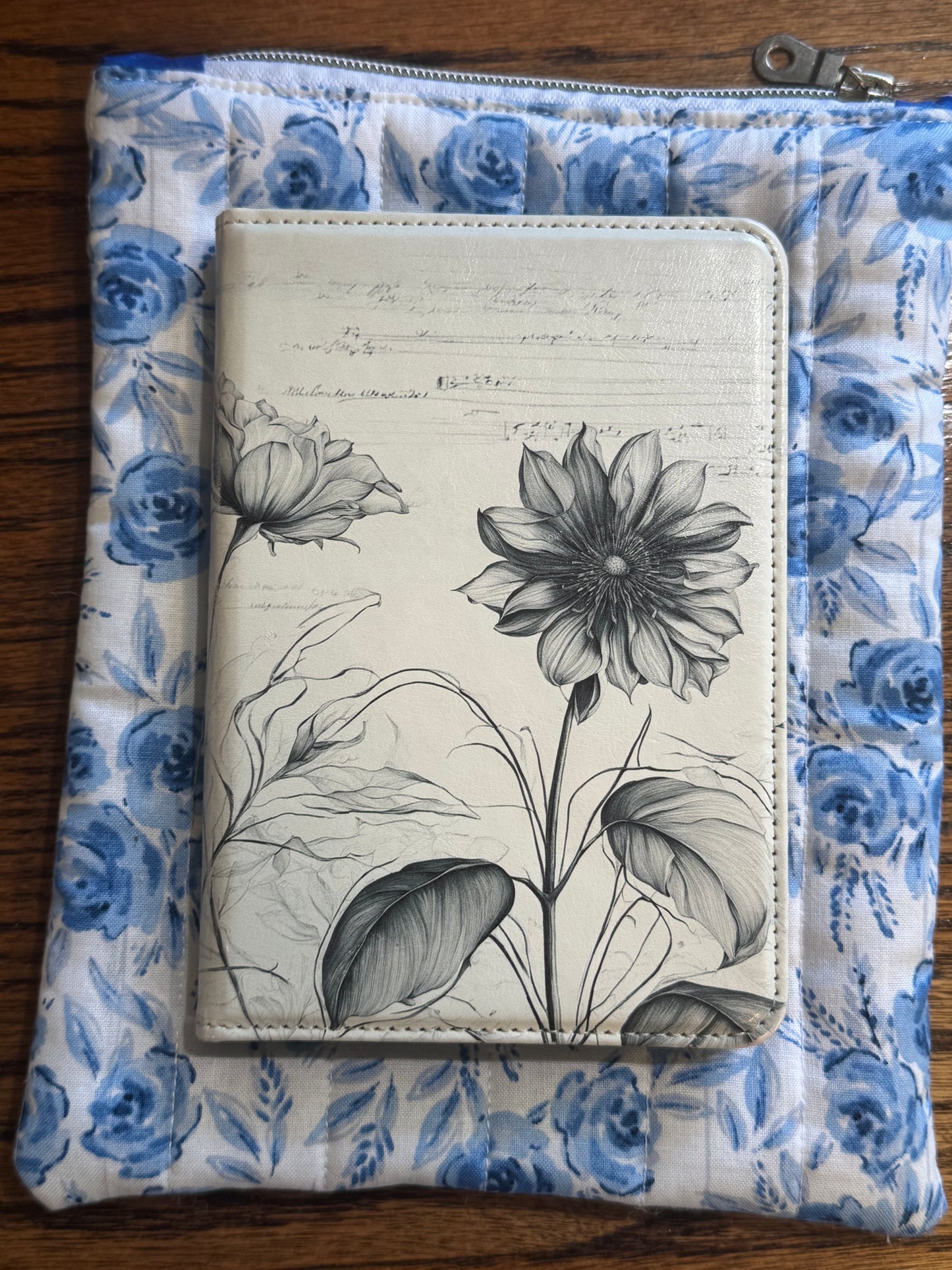 Blue Flowers E-Reader Case | E-Reader Cover | E-Reader Pouch | Handmade Kindle Sleeve | Padded E-Reader Case | 8x10 Cotton Kindle Pouch | Paperwhite Sleeve | Book Lover Gift | Tablet Sleeve | Zippered E-Reader Cover