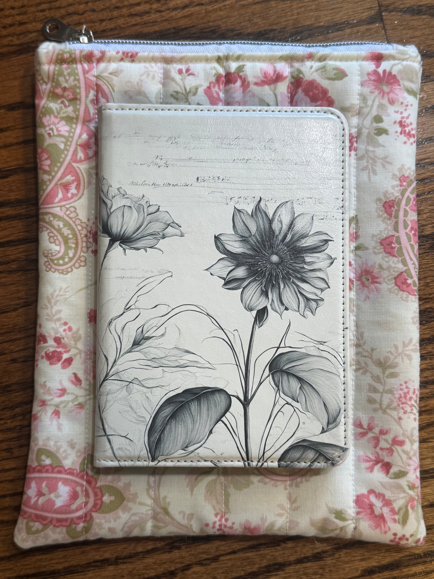 Balloon Animal E-Reader Case | E-Reader Cover | E-Reader Pouch | Handmade Kindle Sleeve | Padded E-Reader Case | 8x10 Cotton Kindle Pouch | Paperwhite Sleeve | Book Lover Gift | Tablet Sleeve | Zippered E-Reader Cover