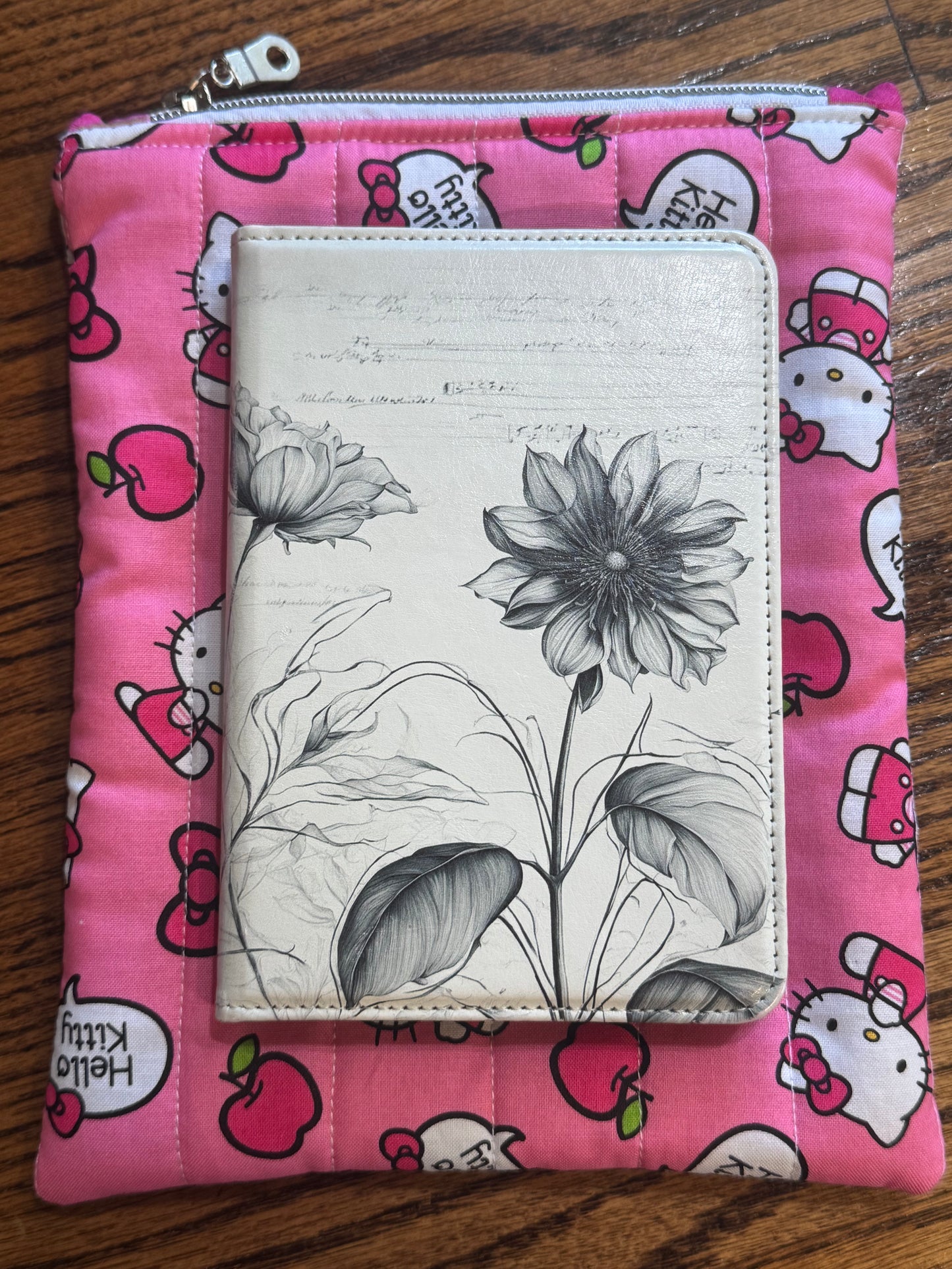 Kitty E-Reader Pouch | Handmade Kindle Sleeve | Padded E-Reader Case | 8x10 Cotton Kindle Pouch | Paperwhite Sleeve | Book Lover Gift | Tablet Sleeve | Zippered E-Reader Cover