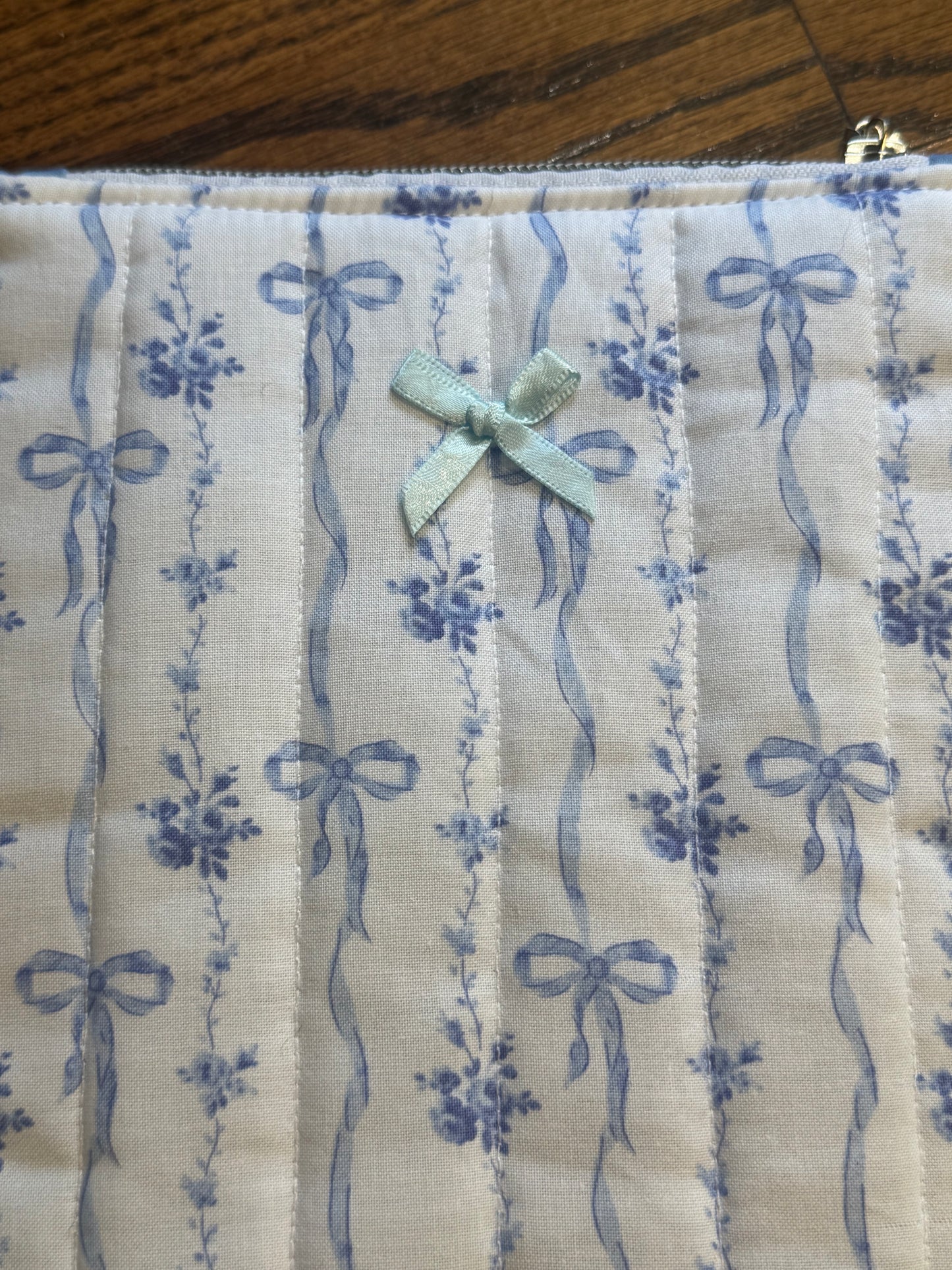 Blue Bows E-Reader Case | E-Reader Cover | E-Reader Pouch | Handmade Kindle Sleeve | Padded E-Reader Case | 8x10 Cotton Kindle Pouch | Paperwhite Sleeve | Book Lover Gift | Tablet Sleeve | Zippered E-Reader Cover