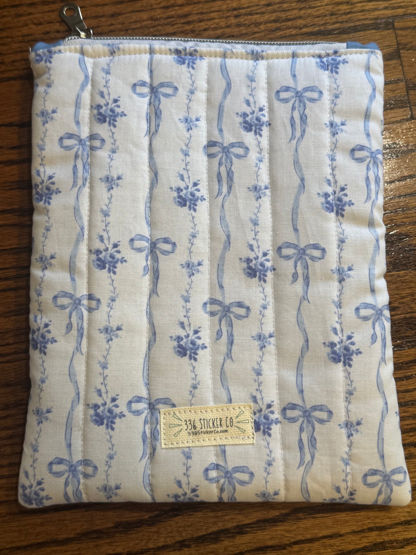 Blue Bows E-Reader Case | E-Reader Cover | E-Reader Pouch | Handmade Kindle Sleeve | Padded E-Reader Case | 8x10 Cotton Kindle Pouch | Paperwhite Sleeve | Book Lover Gift | Tablet Sleeve | Zippered E-Reader Cover
