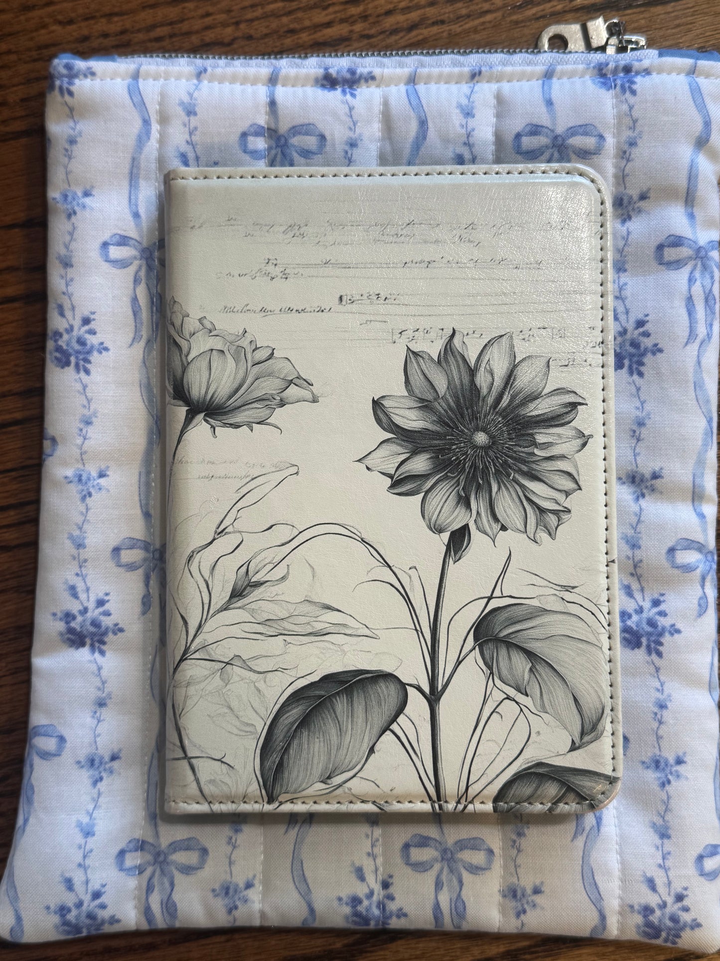 Blue Bows E-Reader Case | E-Reader Cover | E-Reader Pouch | Handmade Kindle Sleeve | Padded E-Reader Case | 8x10 Cotton Kindle Pouch | Paperwhite Sleeve | Book Lover Gift | Tablet Sleeve | Zippered E-Reader Cover