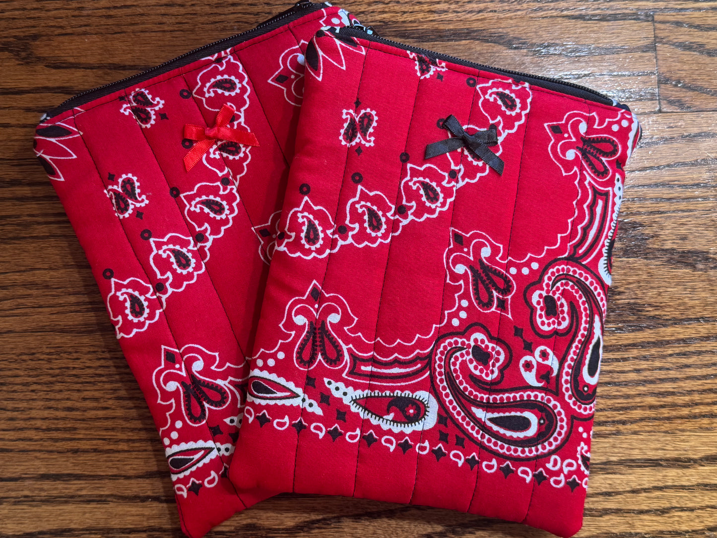 Bandana E-Reader Cover | E-Reader Pouch | Handmade Kindle Sleeve | Padded E-Reader Case | 8x10 Cotton Kindle Pouch | Paperwhite Sleeve | Book Lover Gift | Tablet Sleeve | Zippered E-Reader Cover