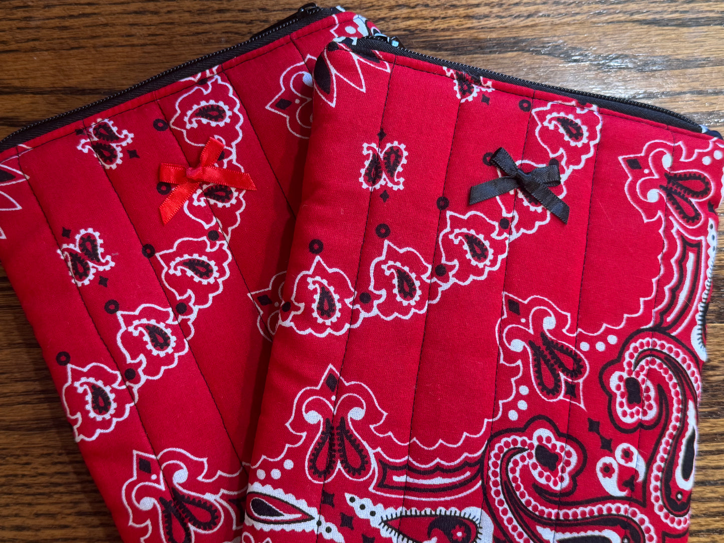 Bandana E-Reader Cover | E-Reader Pouch | Handmade Kindle Sleeve | Padded E-Reader Case | 8x10 Cotton Kindle Pouch | Paperwhite Sleeve | Book Lover Gift | Tablet Sleeve | Zippered E-Reader Cover