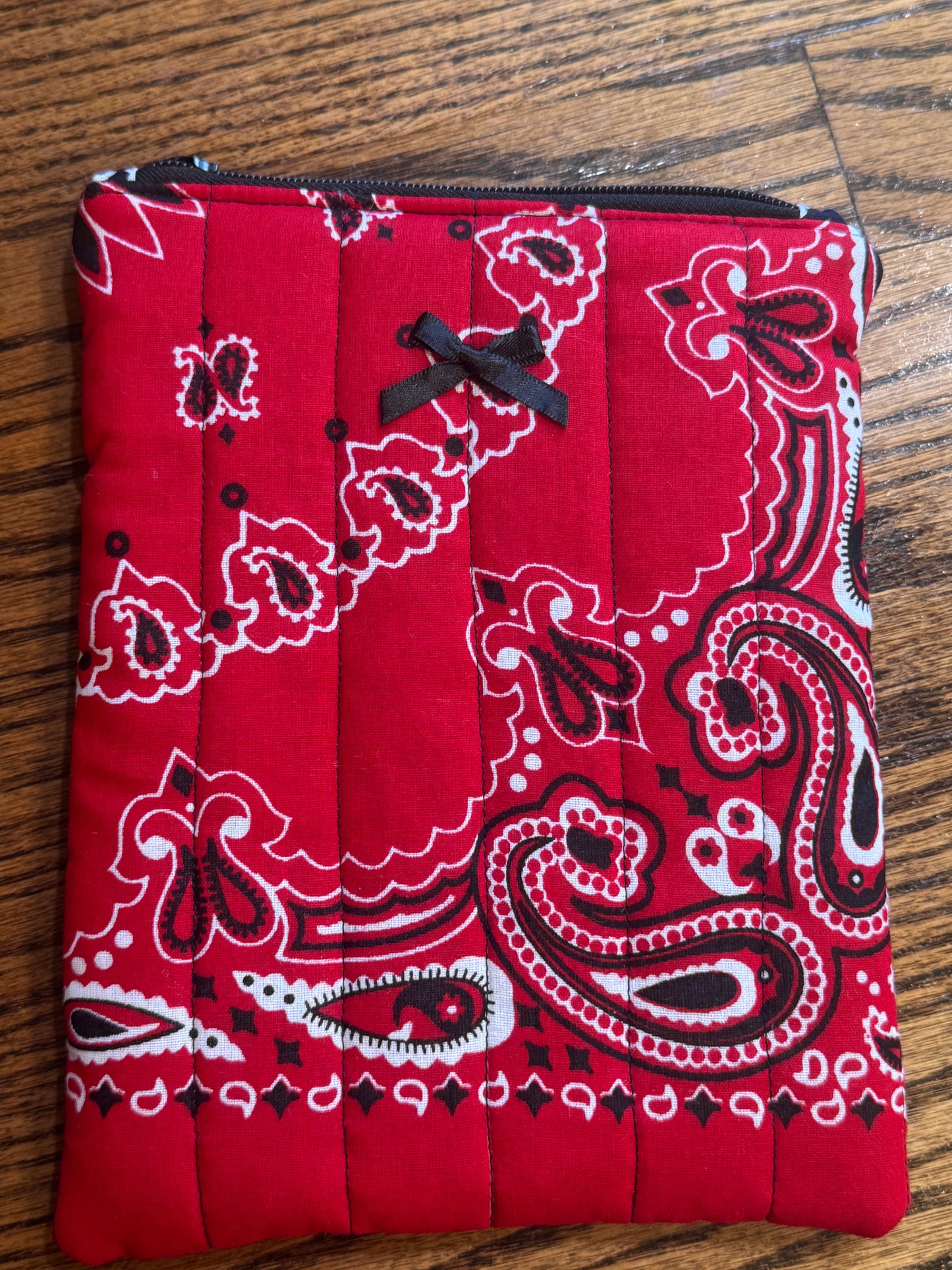 Bandana E-Reader Cover | E-Reader Pouch | Handmade Kindle Sleeve | Padded E-Reader Case | 8x10 Cotton Kindle Pouch | Paperwhite Sleeve | Book Lover Gift | Tablet Sleeve | Zippered E-Reader Cover