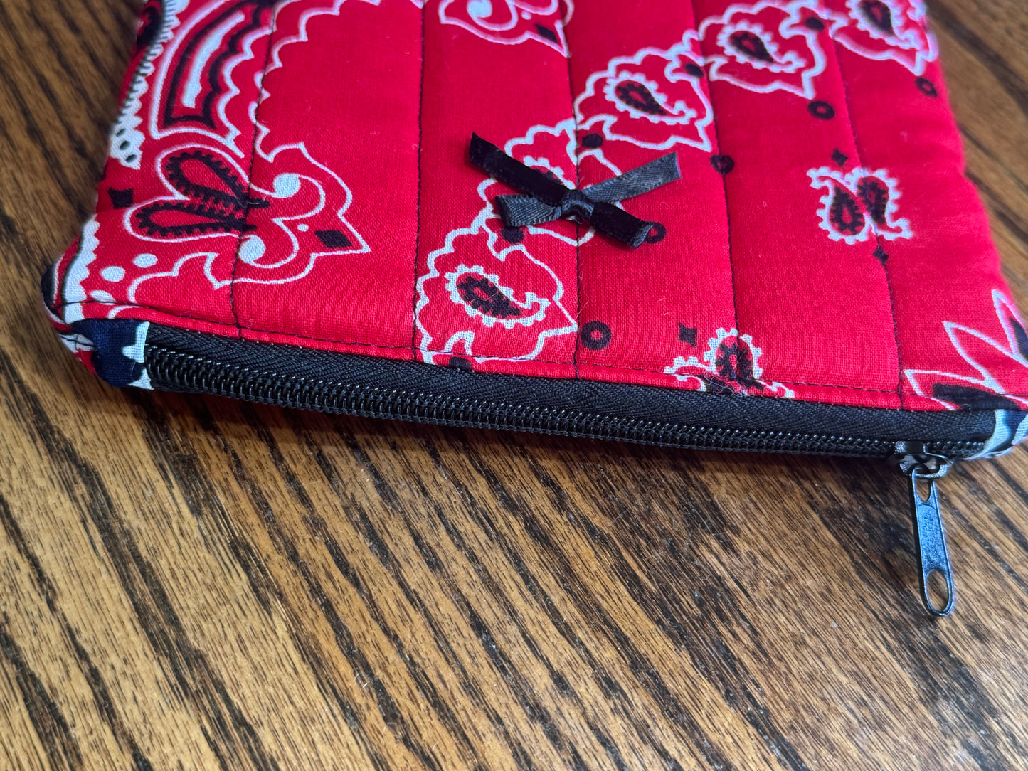 Bandana E-Reader Cover | E-Reader Pouch | Handmade Kindle Sleeve | Padded E-Reader Case | 8x10 Cotton Kindle Pouch | Paperwhite Sleeve | Book Lover Gift | Tablet Sleeve | Zippered E-Reader Cover
