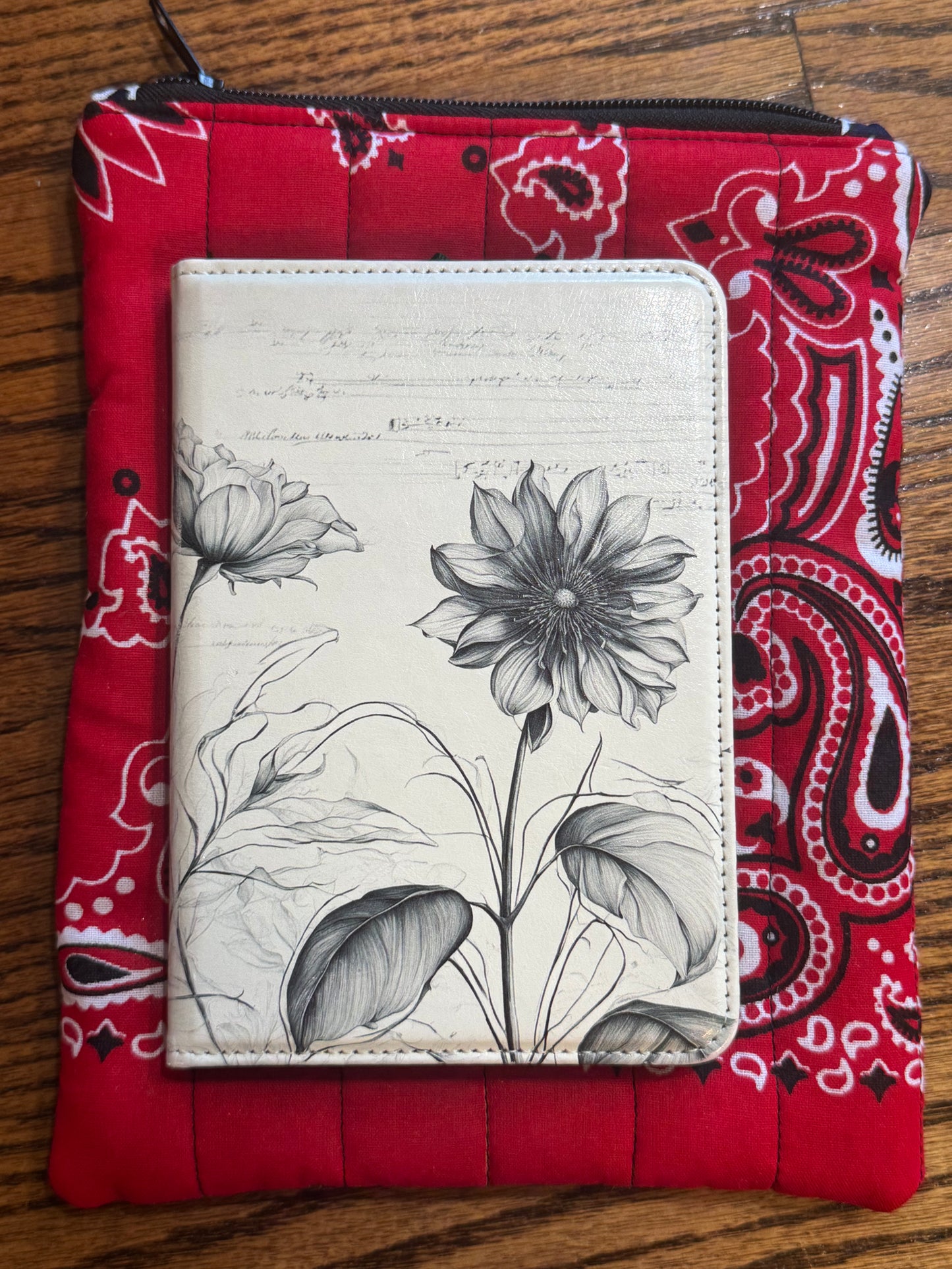 Bandana E-Reader Cover | E-Reader Pouch | Handmade Kindle Sleeve | Padded E-Reader Case | 8x10 Cotton Kindle Pouch | Paperwhite Sleeve | Book Lover Gift | Tablet Sleeve | Zippered E-Reader Cover