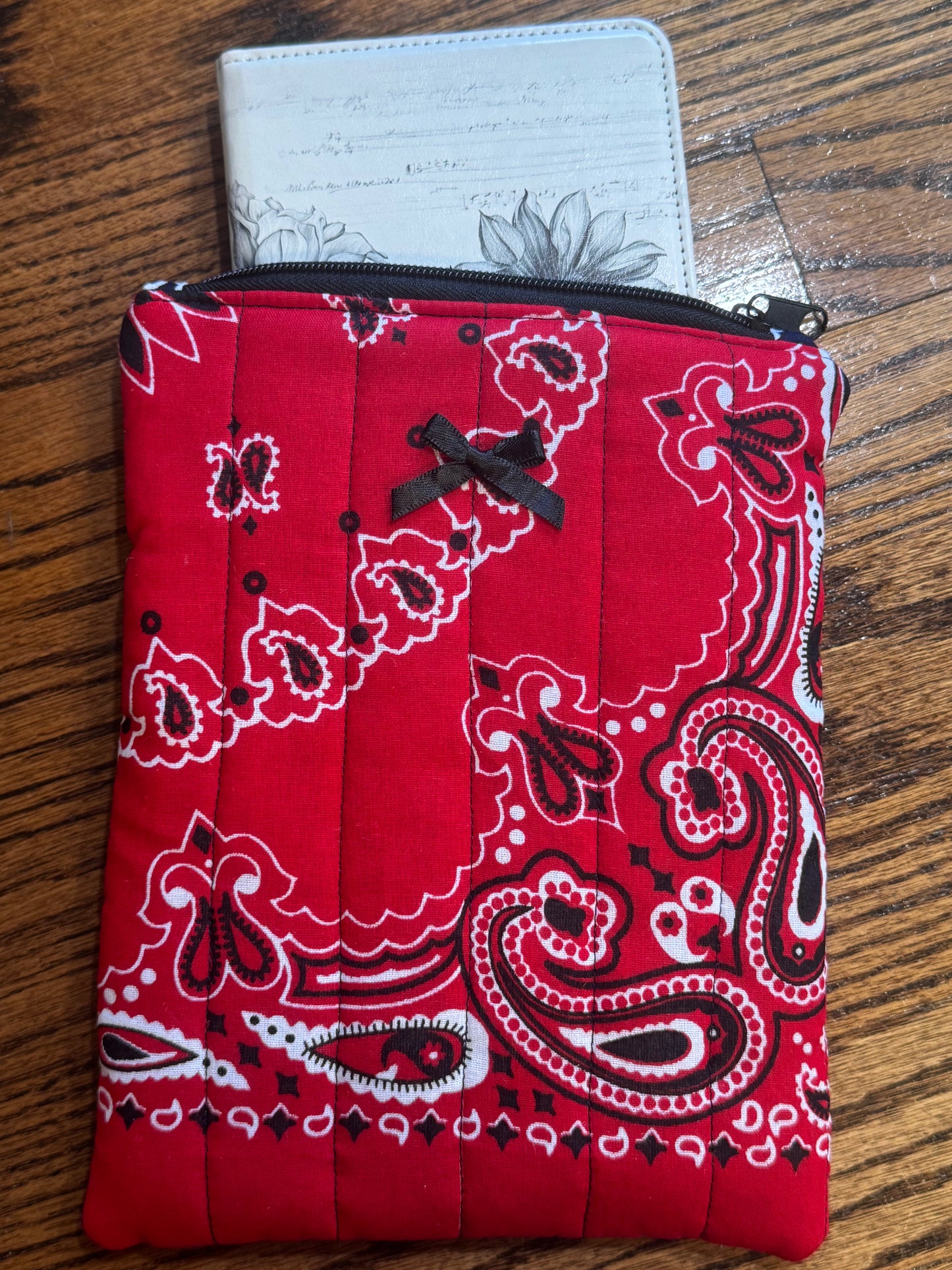Bandana E-Reader Cover | E-Reader Pouch | Handmade Kindle Sleeve | Padded E-Reader Case | 8x10 Cotton Kindle Pouch | Paperwhite Sleeve | Book Lover Gift | Tablet Sleeve | Zippered E-Reader Cover