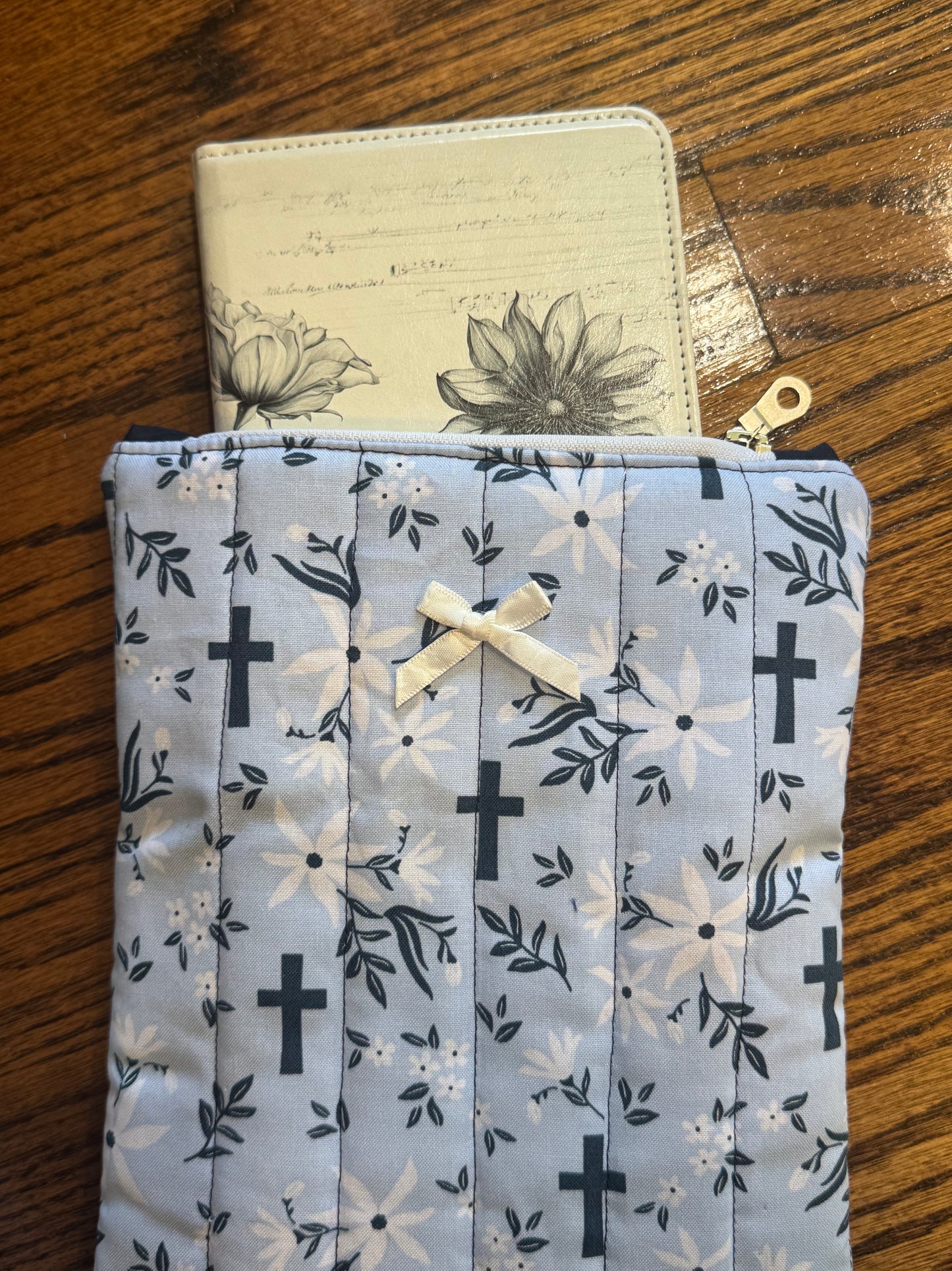 Christian E-Reader Case | E-Reader Cover | E-Reader Pouch | Handmade Kindle Sleeve | Padded E-Reader Case | 8x10 Cotton Kindle Pouch | Paperwhite Sleeve | Book Lover Gift | Tablet Sleeve | Zippered E-Reader Cover