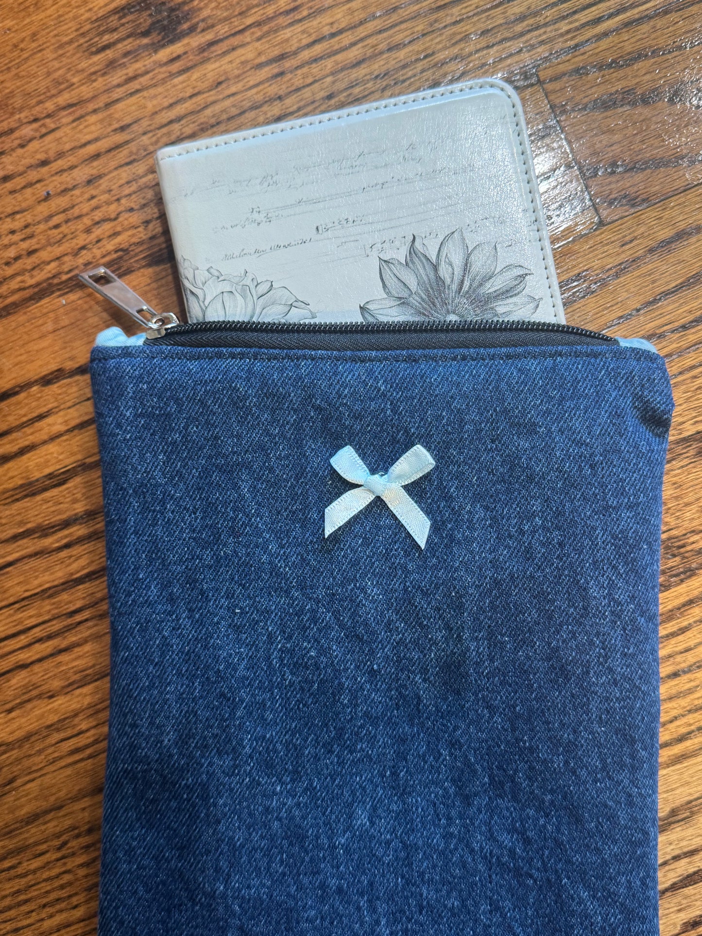 Denim E-Reader Pouch | Handmade Kindle Sleeve | Padded E-Reader Case | 8x10 Cotton Kindle Pouch | Paperwhite Sleeve | Book Lover Gift | Tablet Sleeve | Zippered E-Reader Cover