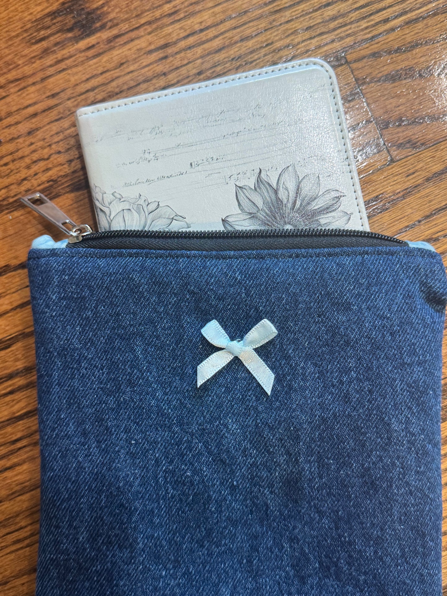 Denim E-Reader Pouch | Handmade Kindle Sleeve | Padded E-Reader Case | 8x10 Cotton Kindle Pouch | Paperwhite Sleeve | Book Lover Gift | Tablet Sleeve | Zippered E-Reader Cover