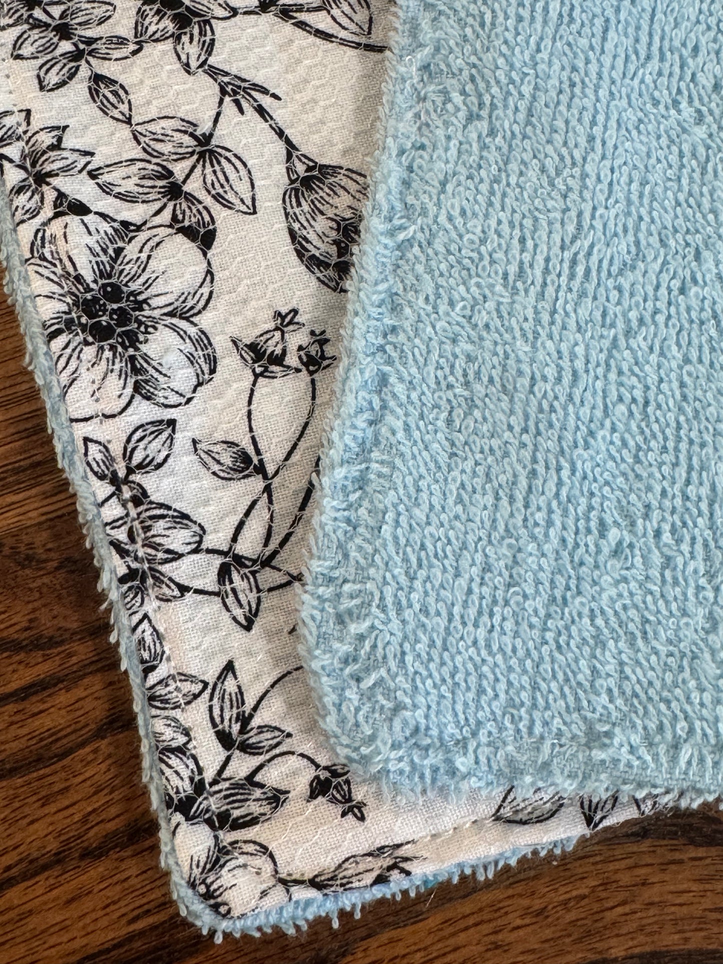 Black and White Flowers | Reusable Dual-Sided Dish Scrubber Set | 2-Pack Cotton & Terry Dish Cloths with Scrubbing Mesh | Eco-Friendly Kitchen Cleaning Cloths