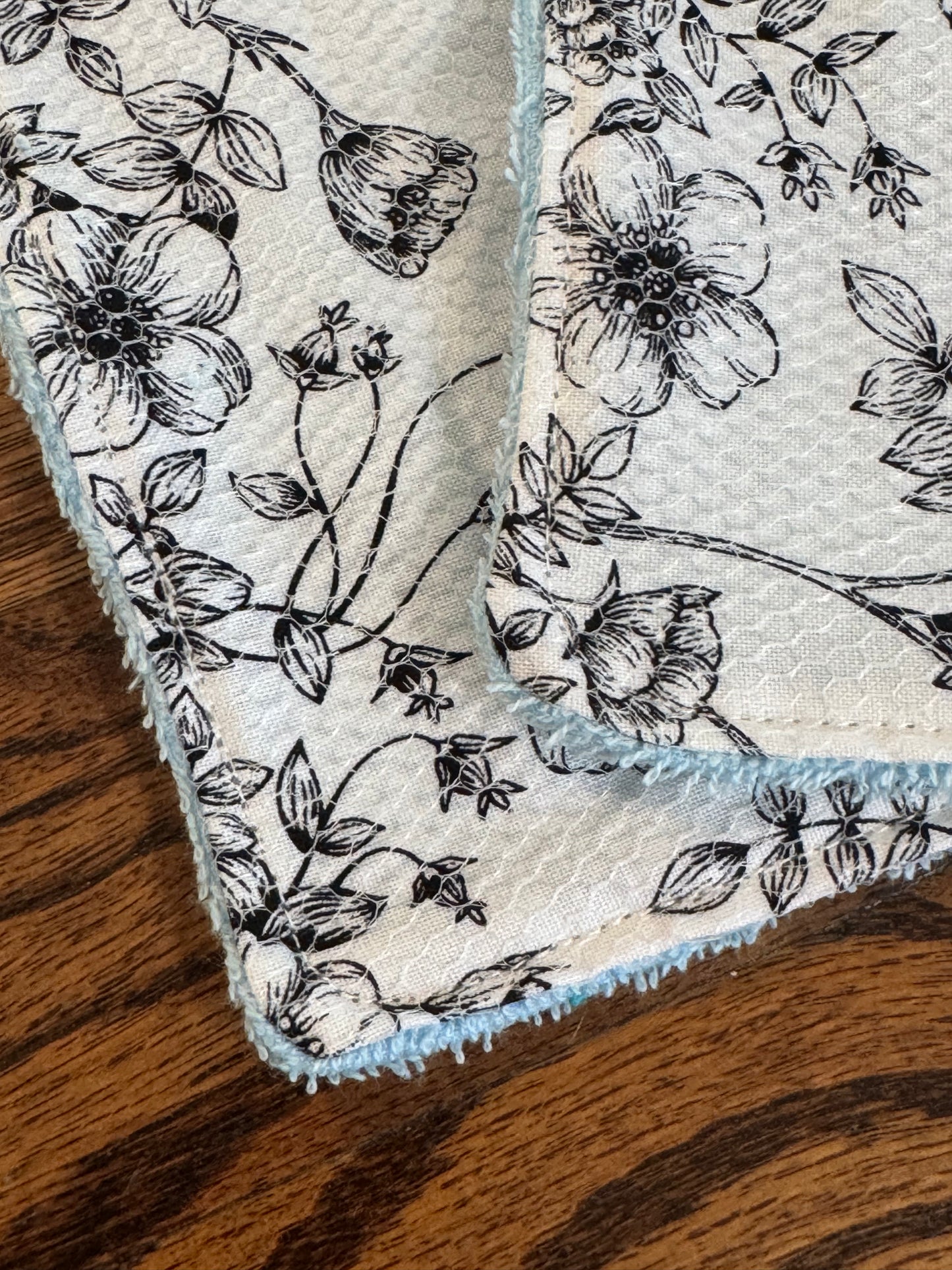 Black and White Flowers | Reusable Dual-Sided Dish Scrubber Set | 2-Pack Cotton & Terry Dish Cloths with Scrubbing Mesh | Eco-Friendly Kitchen Cleaning Cloths
