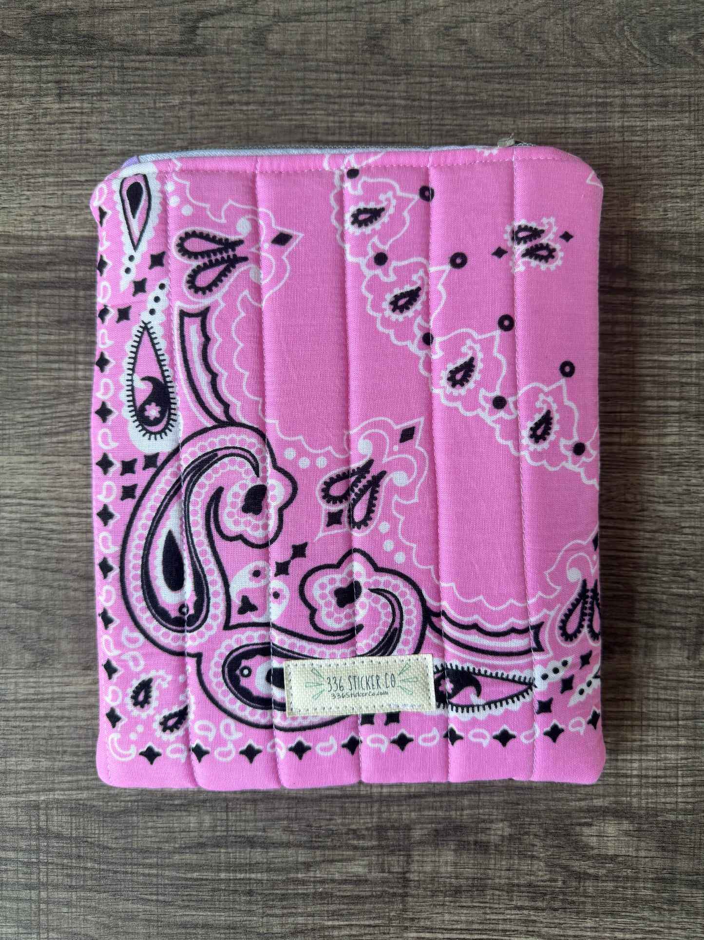Pink Bandana E-Reader Case | E-Reader Cover | E-Reader Pouch | Handmade Kindle Sleeve | Padded E-Reader Case | 8x10 Cotton Kindle Pouch | Paperwhite Sleeve | Book Lover Gift | Tablet Sleeve | Zippered E-Reader Cover