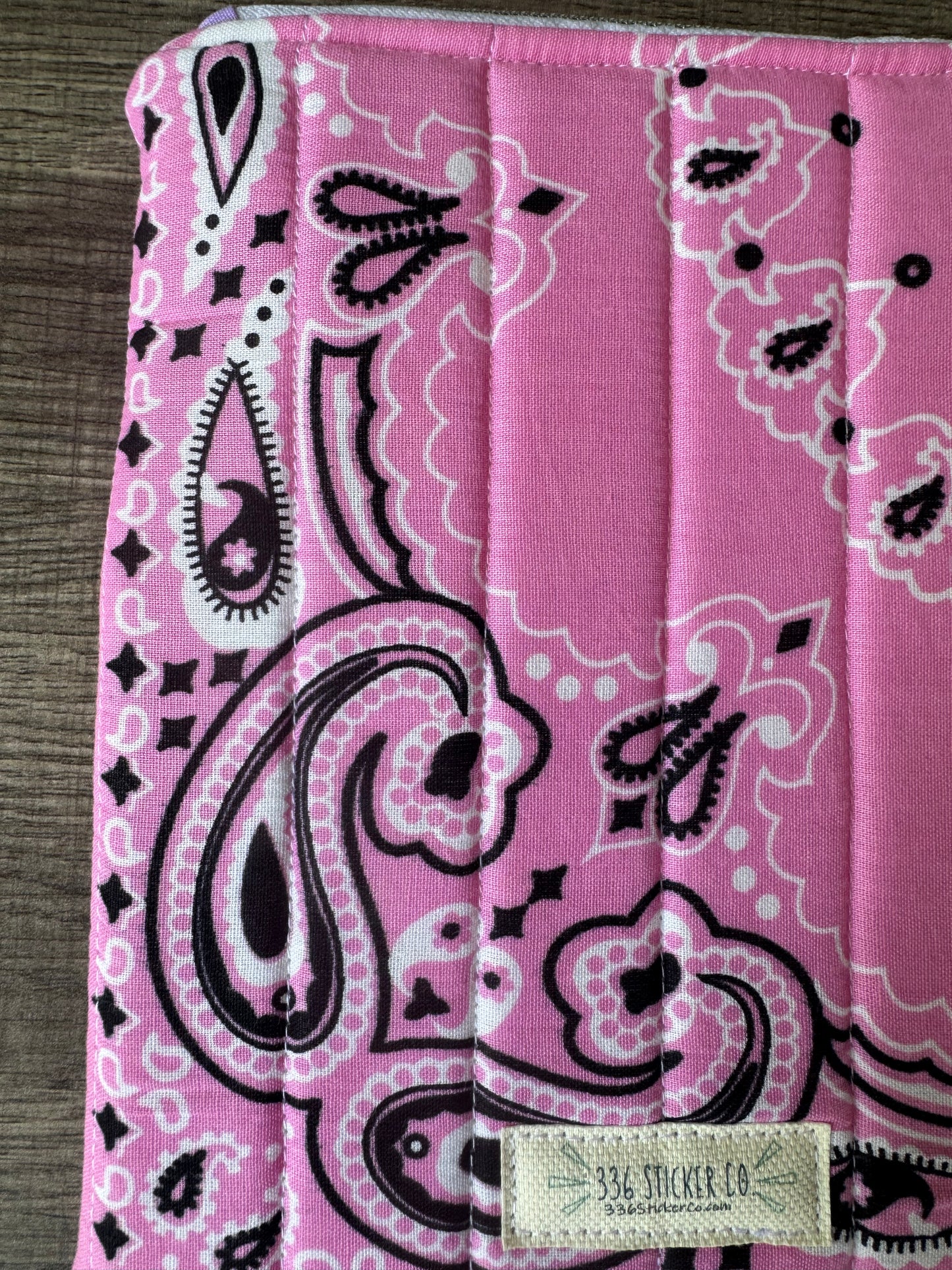 Pink Bandana E-Reader Case | E-Reader Cover | E-Reader Pouch | Handmade Kindle Sleeve | Padded E-Reader Case | 8x10 Cotton Kindle Pouch | Paperwhite Sleeve | Book Lover Gift | Tablet Sleeve | Zippered E-Reader Cover