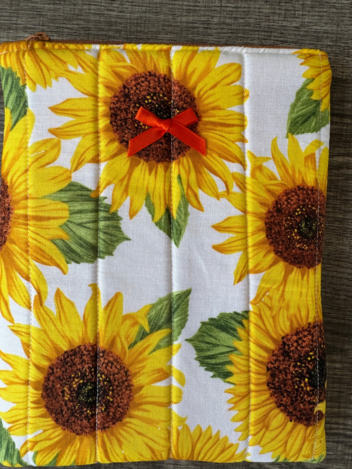 Sunflower E-Reader Case | E-Reader Cover | E-Reader Pouch | Handmade Kindle Sleeve | Padded E-Reader Case | 8x10 Cotton Kindle Pouch | Paperwhite Sleeve | Book Lover Gift | Tablet Sleeve | Zippered E-Reader Cover