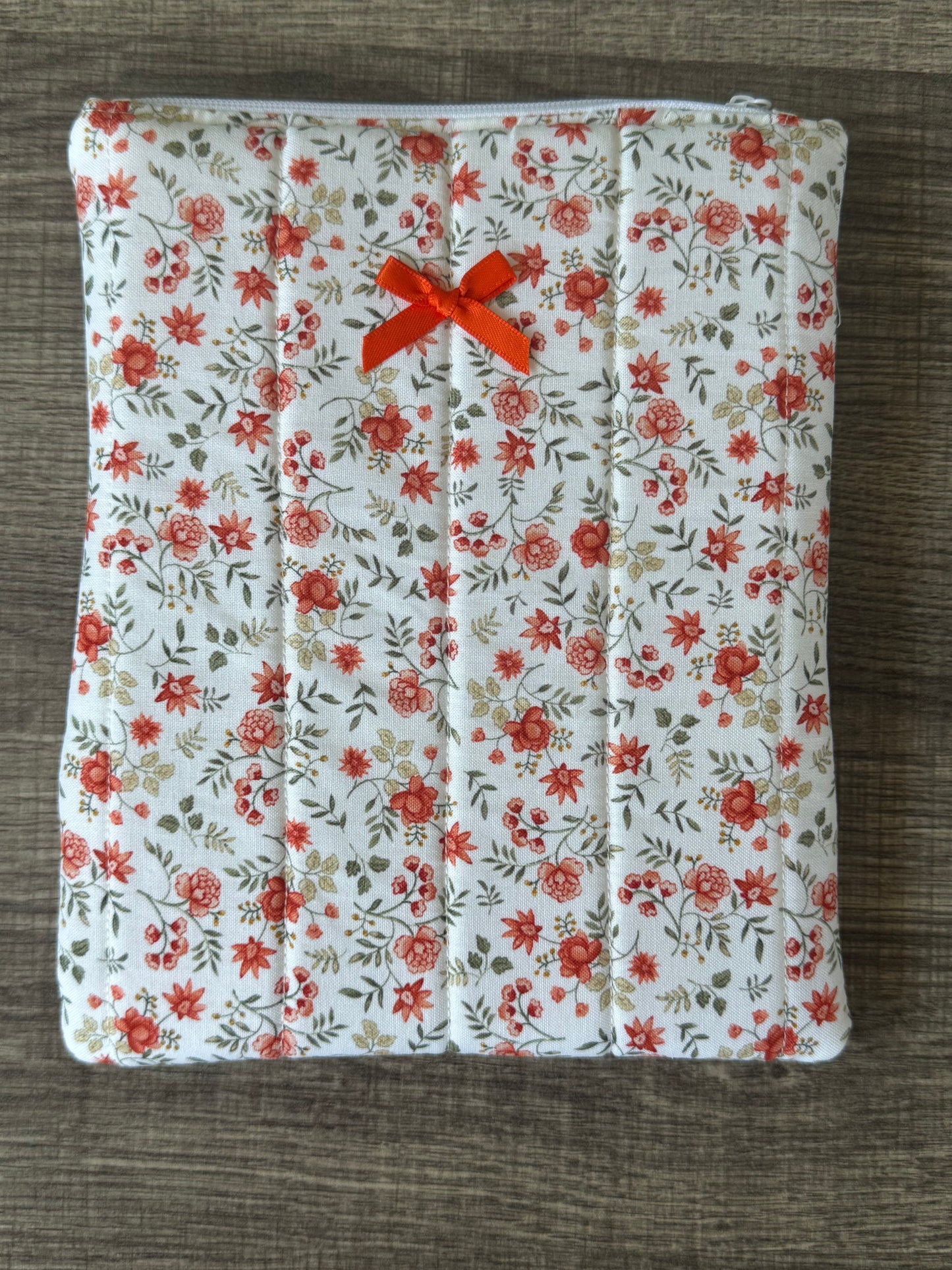 Fall Flowers E-Reader Case | E-Reader Cover | E-Reader Pouch | Handmade Kindle Sleeve | Padded E-Reader Case | 8x10 Cotton Kindle Pouch | Paperwhite Sleeve | Book Lover Gift | Tablet Sleeve | Zippered E-Reader Cover
