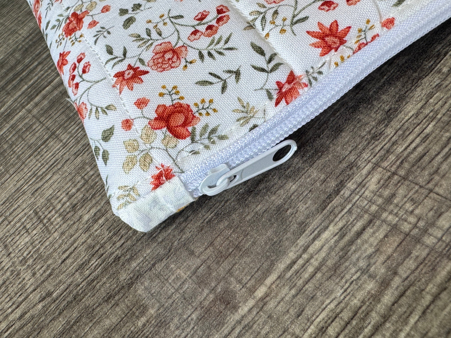 Fall Flowers E-Reader Case | E-Reader Cover | E-Reader Pouch | Handmade Kindle Sleeve | Padded E-Reader Case | 8x10 Cotton Kindle Pouch | Paperwhite Sleeve | Book Lover Gift | Tablet Sleeve | Zippered E-Reader Cover