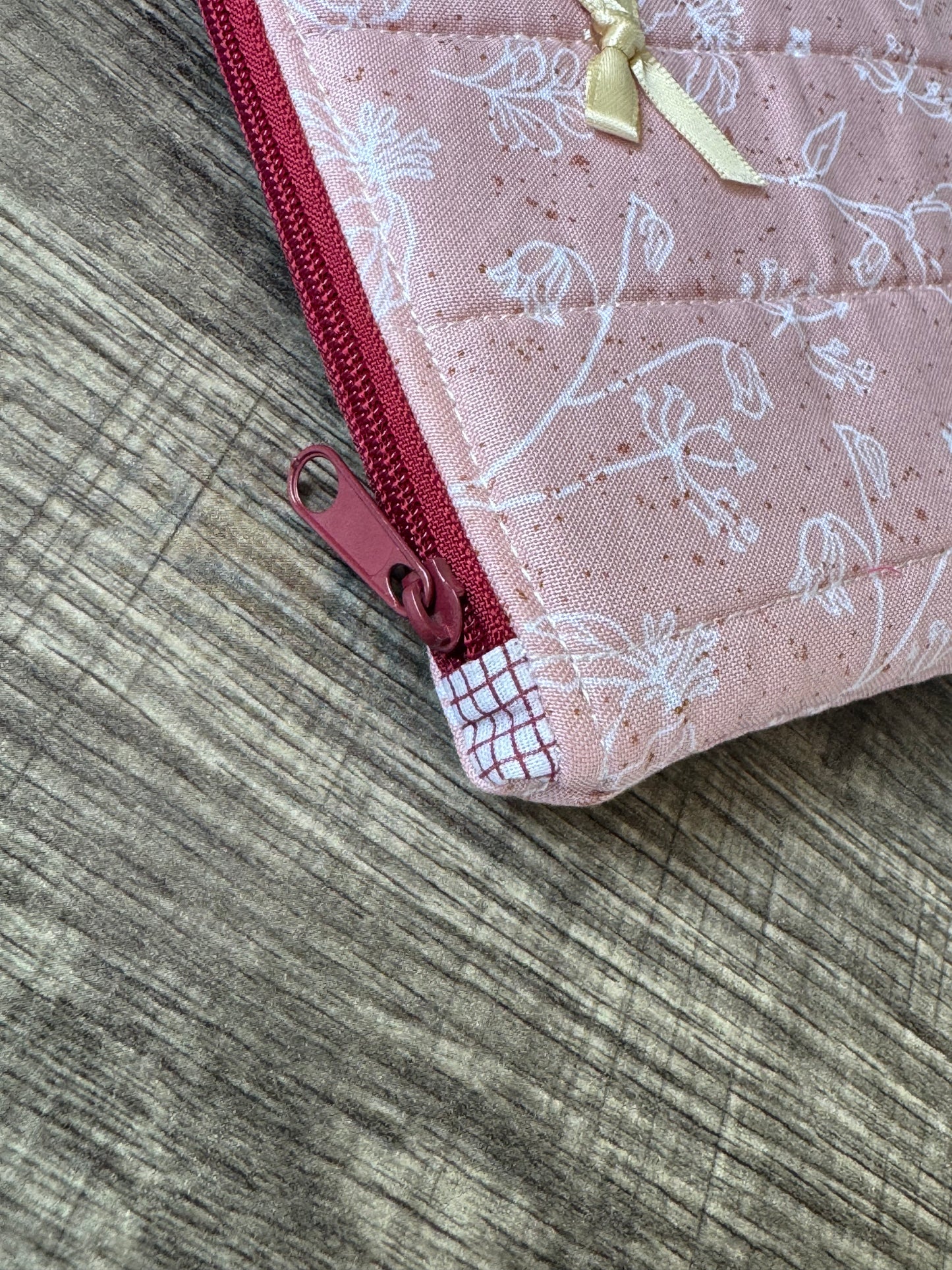 Vintage Floral Sketch E-Reader Case | E-Reader Cover | E-Reader Pouch | Handmade Kindle Sleeve | Padded E-Reader Case | 8x10 Cotton Kindle Pouch | Paperwhite Sleeve | Book Lover Gift | Tablet Sleeve | Zippered E-Reader Cover