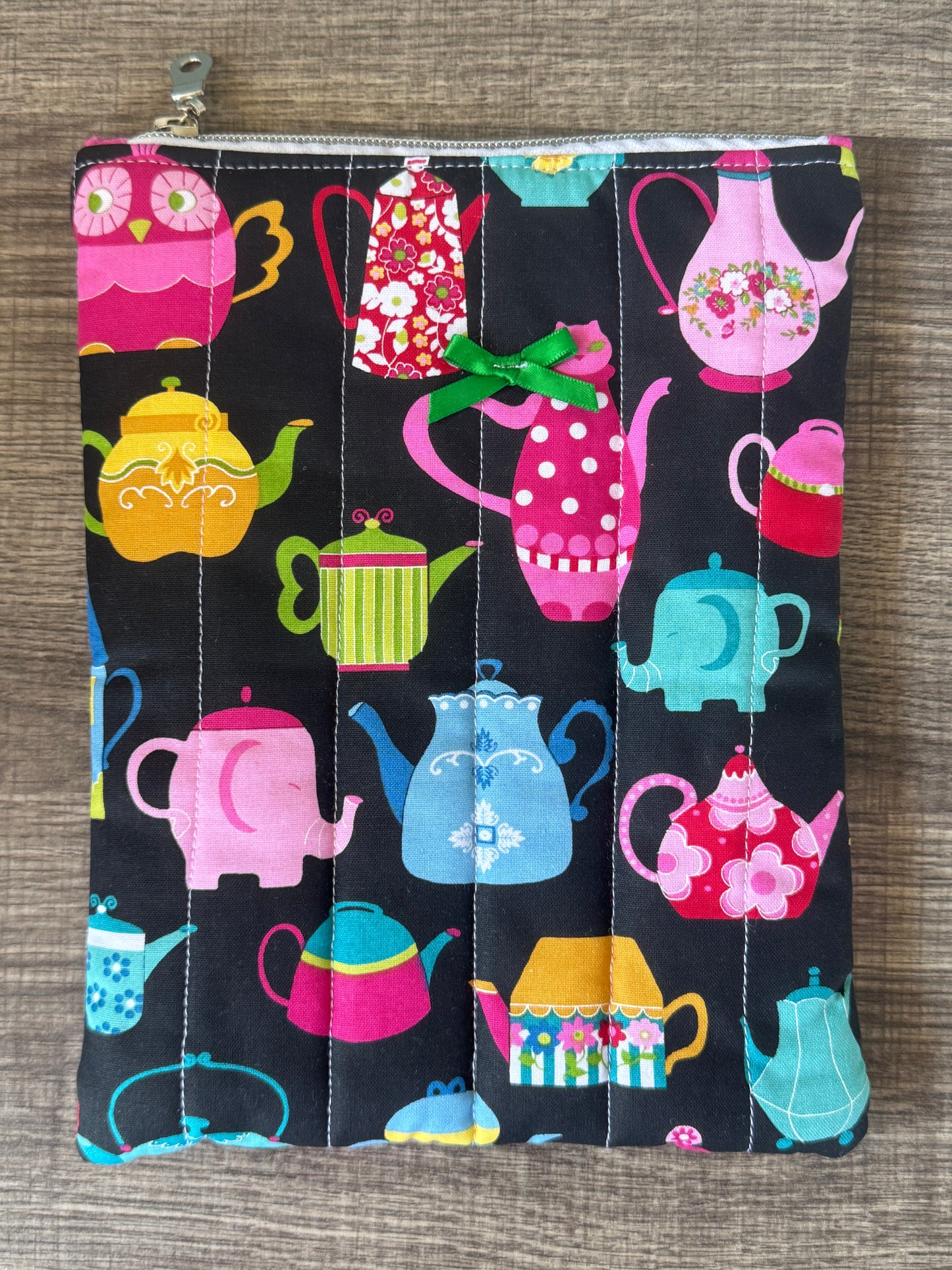 Teapot E-Reader Case | E-Reader Cover | E-Reader Pouch | Handmade Kindle Sleeve | Padded E-Reader Case | 8x10 Cotton Kindle Pouch | Paperwhite Sleeve | Book Lover Gift | Tablet Sleeve | Zippered E-Reader Cover