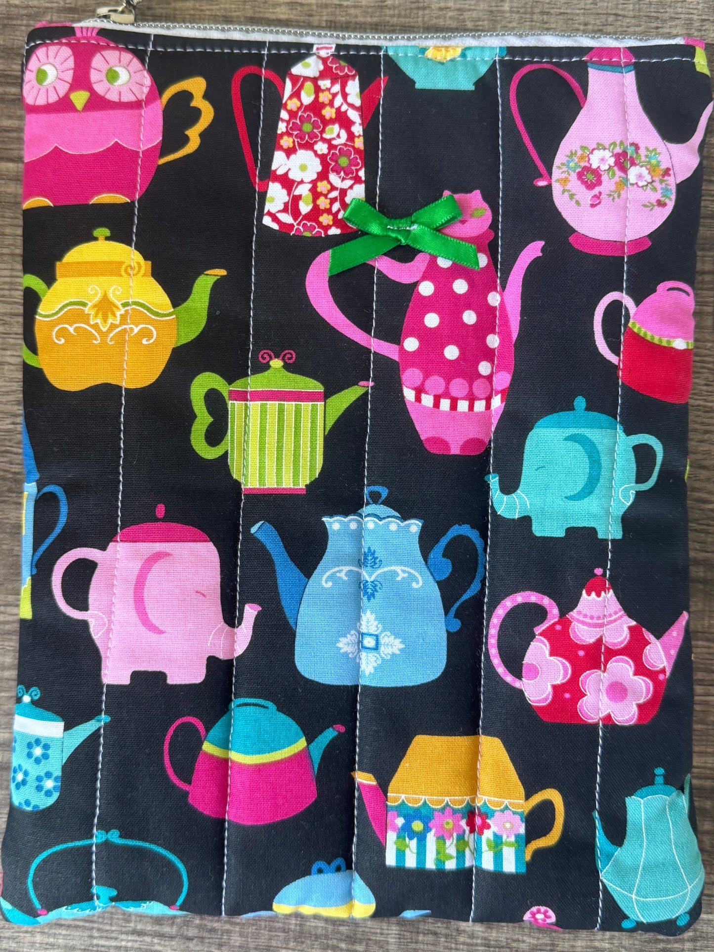 Teapot E-Reader Case | E-Reader Cover | E-Reader Pouch | Handmade Kindle Sleeve | Padded E-Reader Case | 8x10 Cotton Kindle Pouch | Paperwhite Sleeve | Book Lover Gift | Tablet Sleeve | Zippered E-Reader Cover