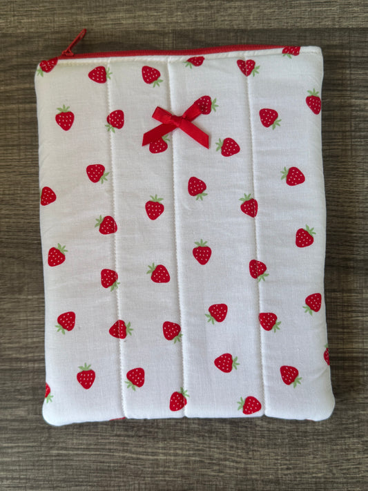 Strawberries E-Reader Case | E-Reader Cover | E-Reader Pouch | Handmade Kindle Sleeve | Padded E-Reader Case | 8x10 Cotton Kindle Pouch | Paperwhite Sleeve | Book Lover Gift | Tablet Sleeve | Zippered E-Reader Cover