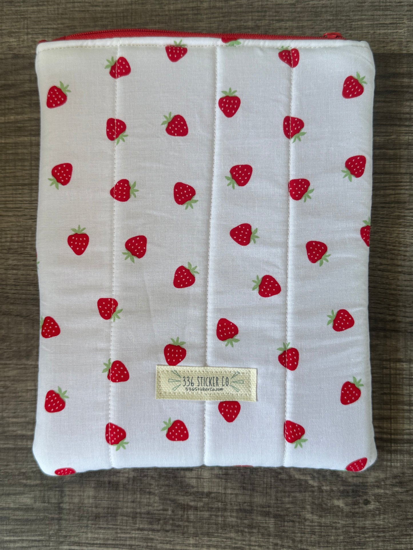 Strawberries E-Reader Case | E-Reader Cover | E-Reader Pouch | Handmade Kindle Sleeve | Padded E-Reader Case | 8x10 Cotton Kindle Pouch | Paperwhite Sleeve | Book Lover Gift | Tablet Sleeve | Zippered E-Reader Cover