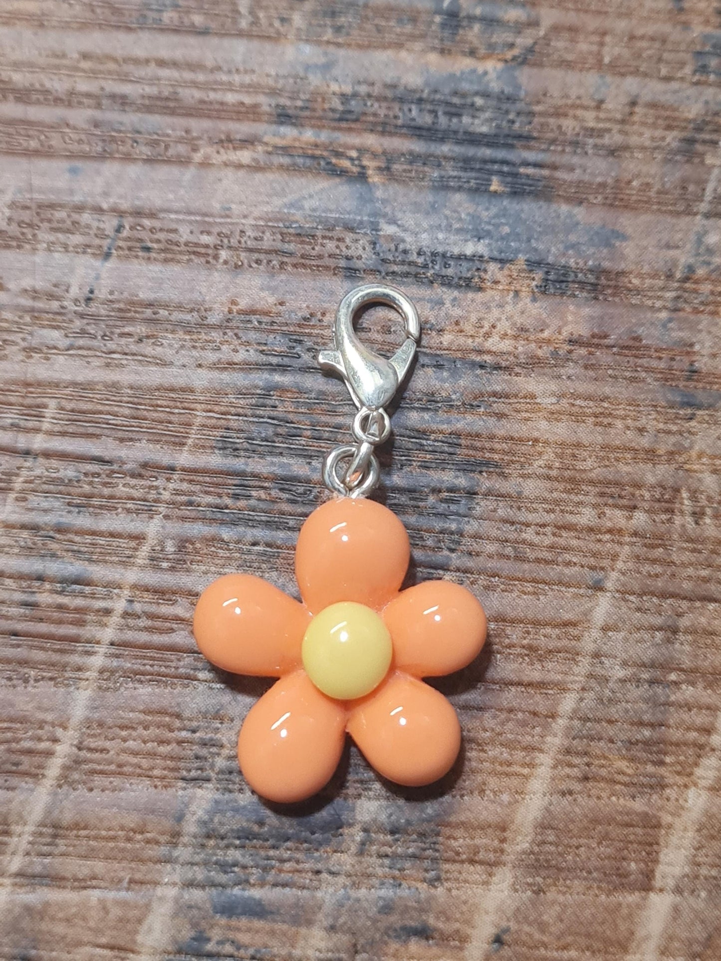 Petal Flower ~ ID Badge Reel Charm ~ Custom Made Charms ~ Badge Buddy ~ Badge Accessories ~ Daisy Charm ~ Fun Flower ~ Secret Santa