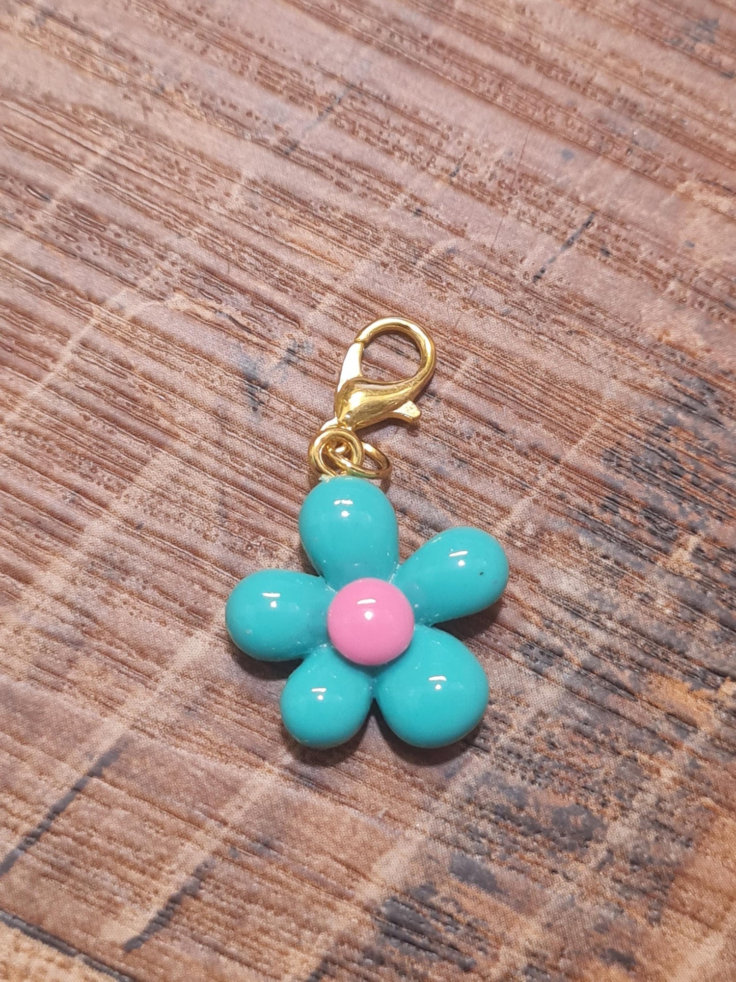 Petal Flower ~ ID Badge Reel Charm ~ Custom Made Charms ~ Badge Buddy ~ Badge Accessories ~ Daisy Charm ~ Fun Flower ~ Secret Santa