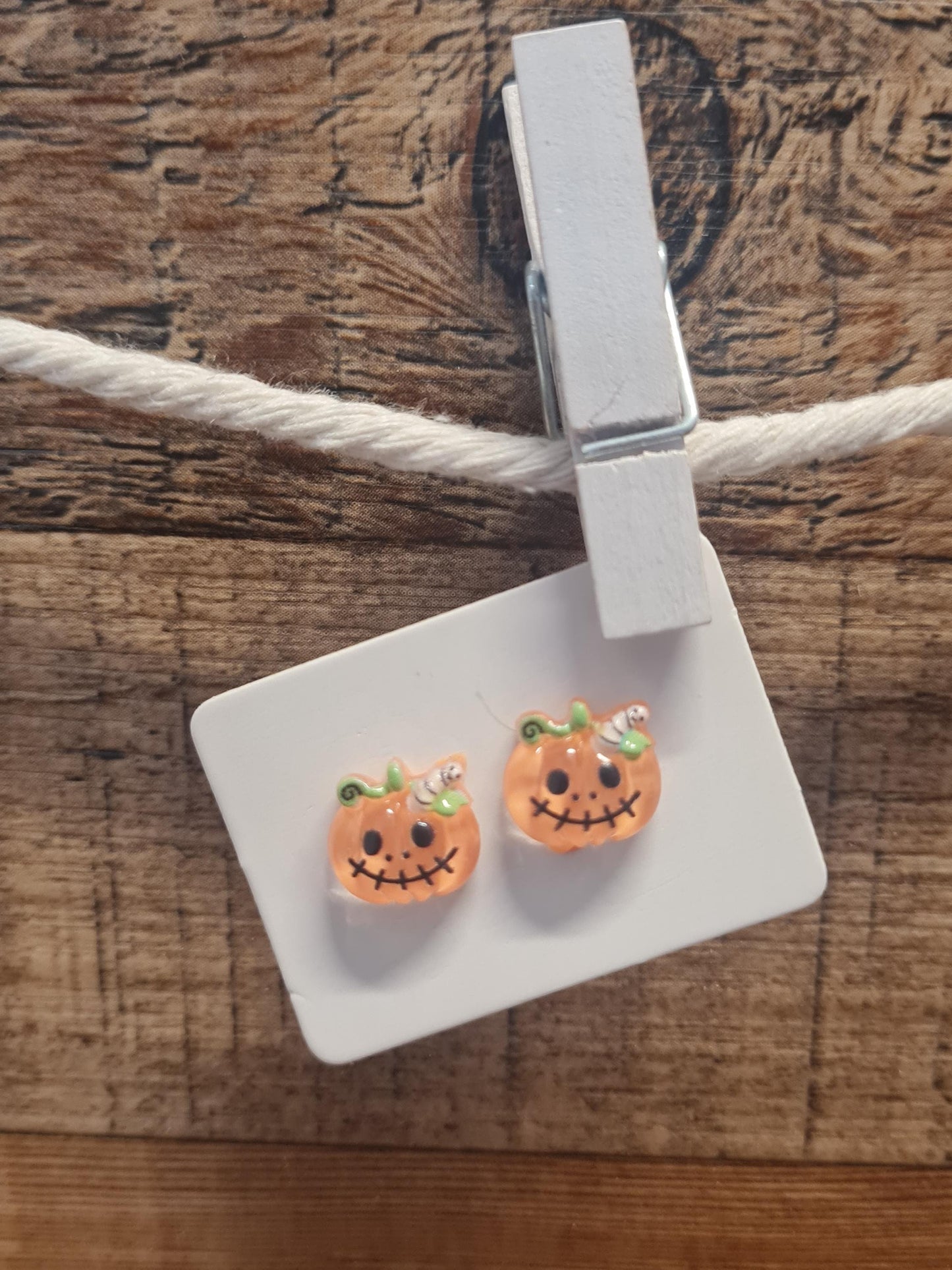 Halloween Earrings ~ Pumpkin Earrings ~ Jack O Lantern Earrings ~ Cute Earrings ~ Fun Earrings ~ Carved Pumpkin Earrings ~ Post Earrings