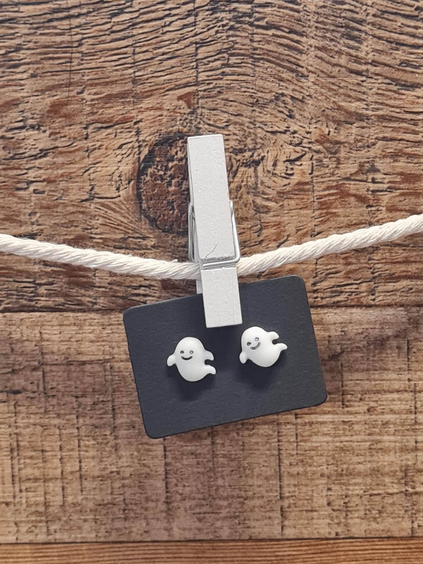 Ghost Earrings ~ Halloween Earrings ~ Ghosts Earrings ~ Cute Earrings ~ Fun Earrings ~ Spooky Ghost ~ Post Earrings ~ Cute Ghost Earrings