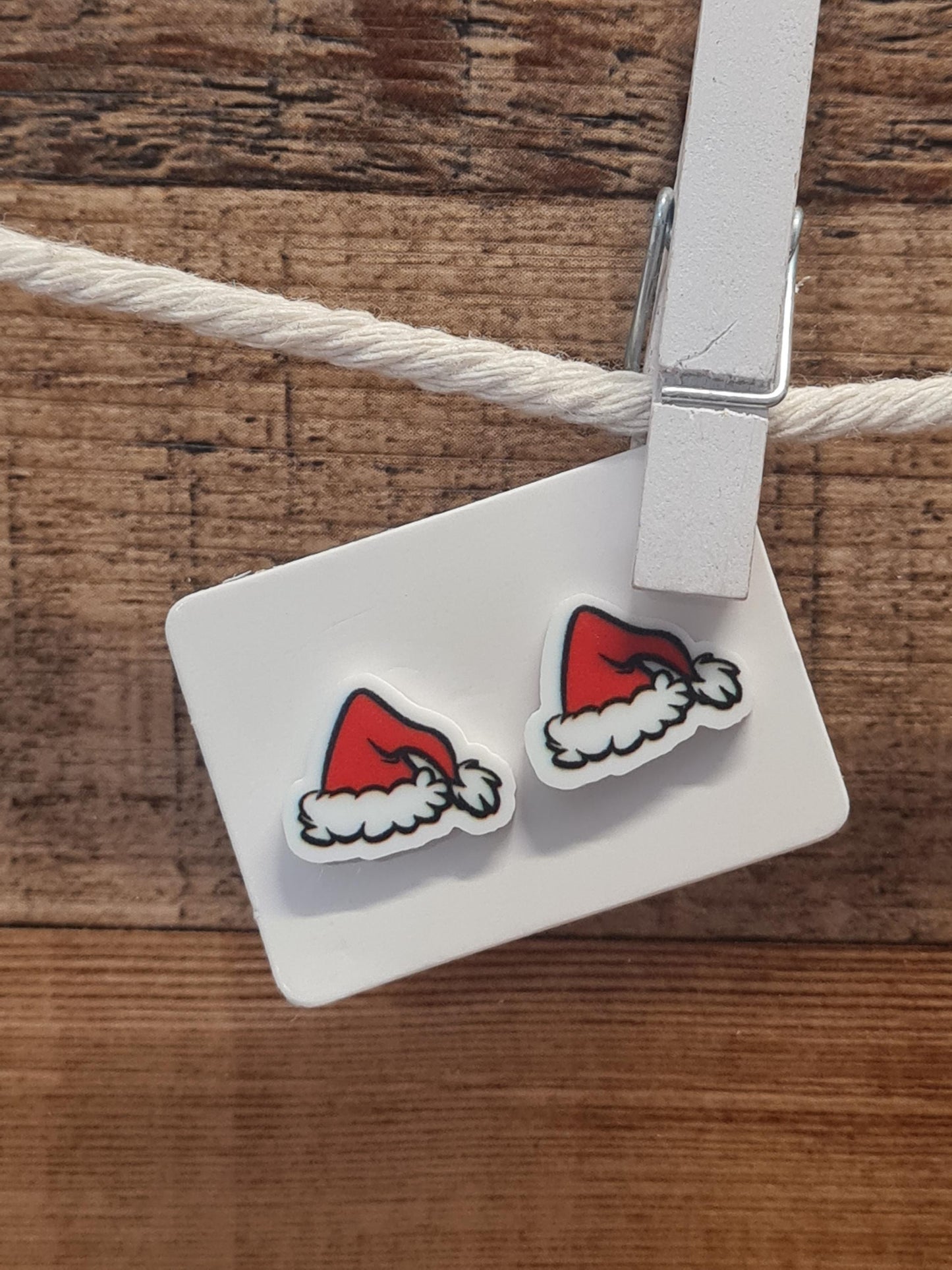 Santa Earrings ~ Christmas Earrings ~ Holiday Earrings ~ Xmas Earrings ~ Kids Earrings ~ Christmas Jewelry~ Smiley Face Santa Earrings