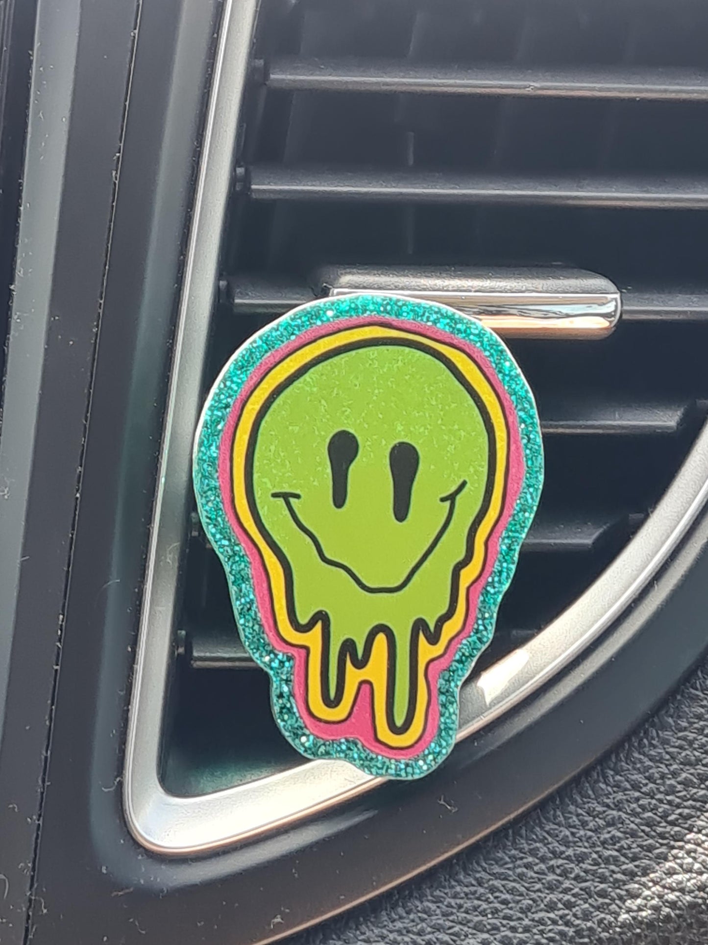 "Melting Smile" Psychedelic Car Air Freshener - Essential Oil Diffuser for Trippy Car Decor - Dripping Face Scent Charm - Unique Groovy Gift for Hippies