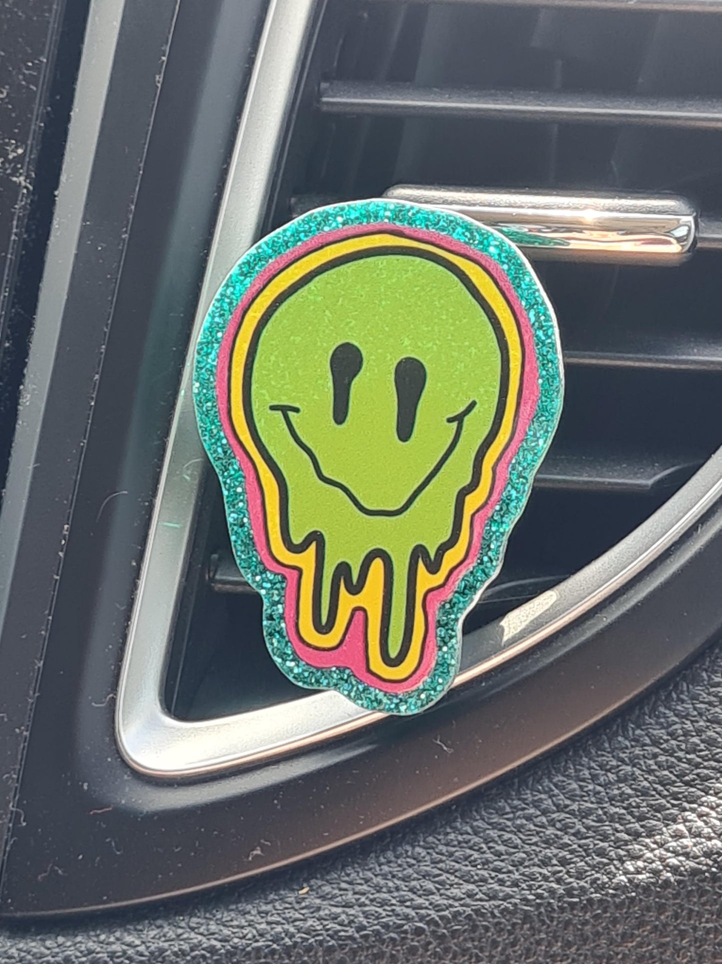 "Melting Smile" Psychedelic Car Air Freshener - Essential Oil Diffuser for Trippy Car Decor - Dripping Face Scent Charm - Unique Groovy Gift for Hippies
